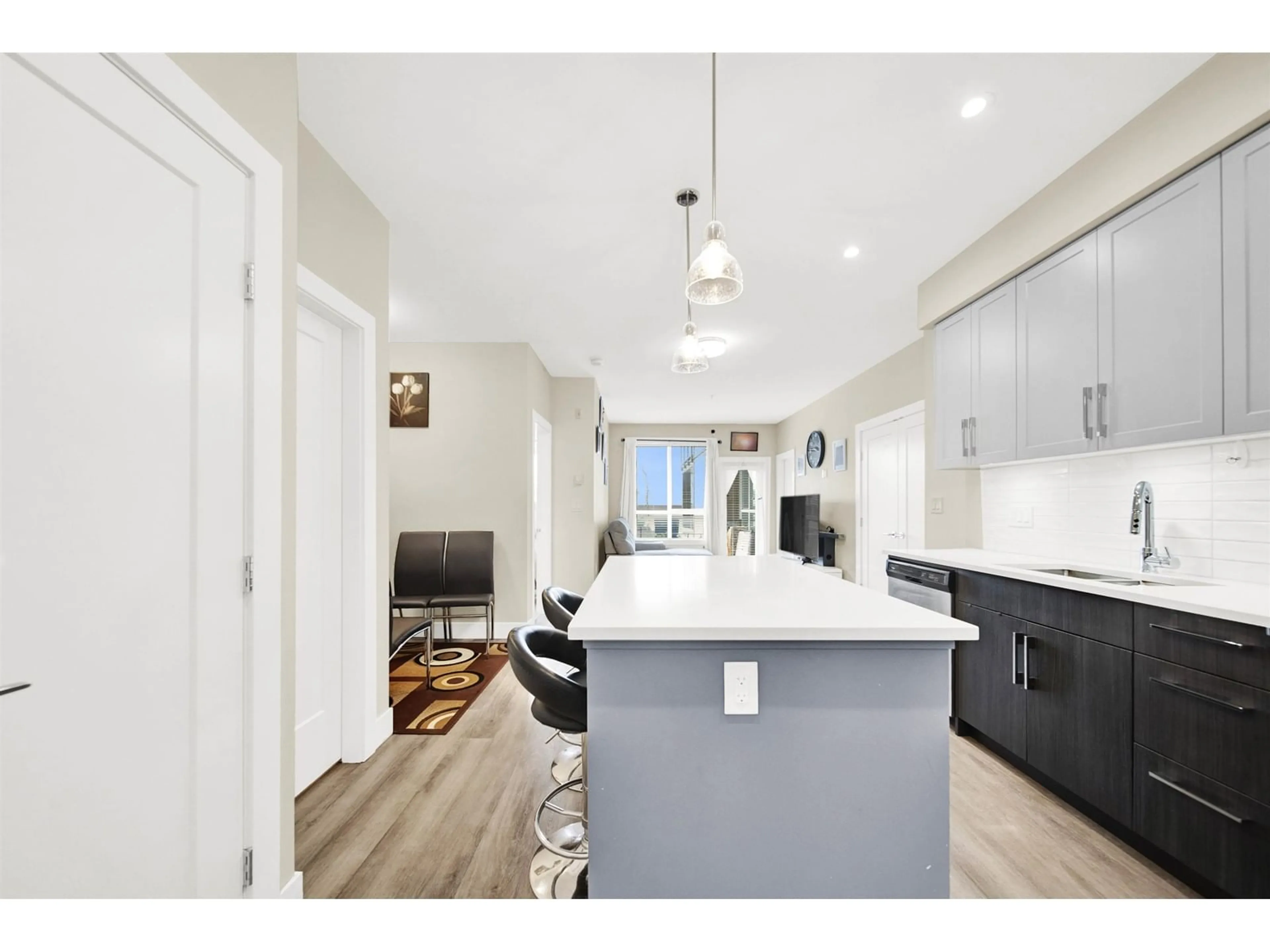 Open concept kitchen, unknown for 206 - 32838 VENTURA, Abbotsford British Columbia V2S0M5