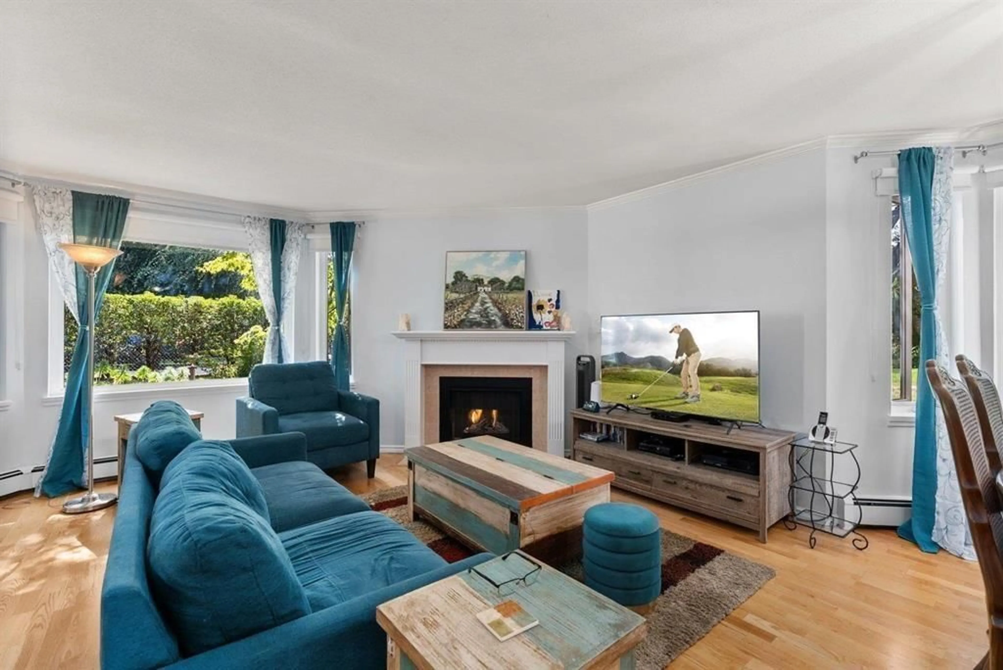 Living room with furniture, unknown for 105 - 15300 17, Surrey British Columbia V4A8Y6