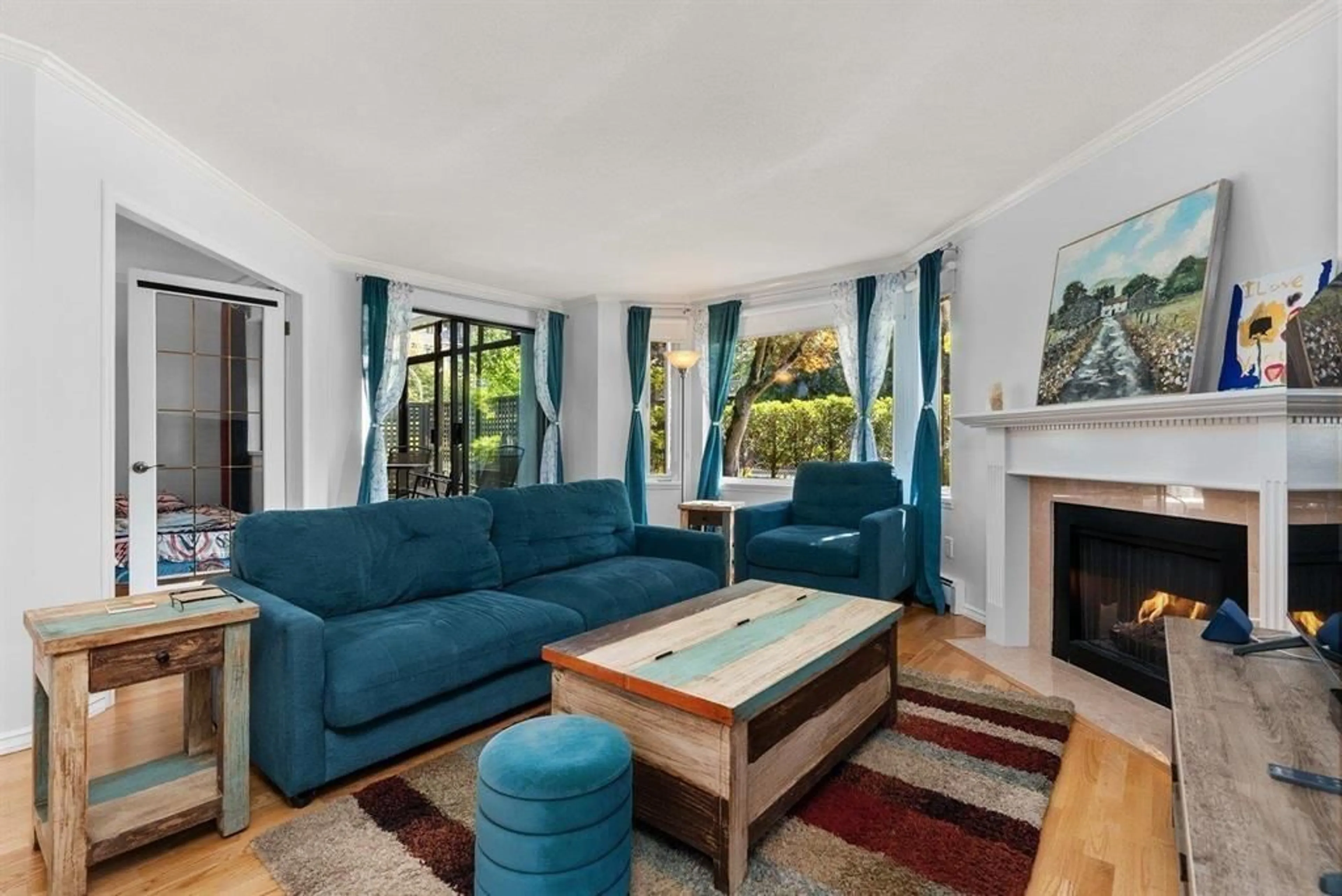 Living room with furniture, unknown for 105 - 15300 17, Surrey British Columbia V4A8Y6