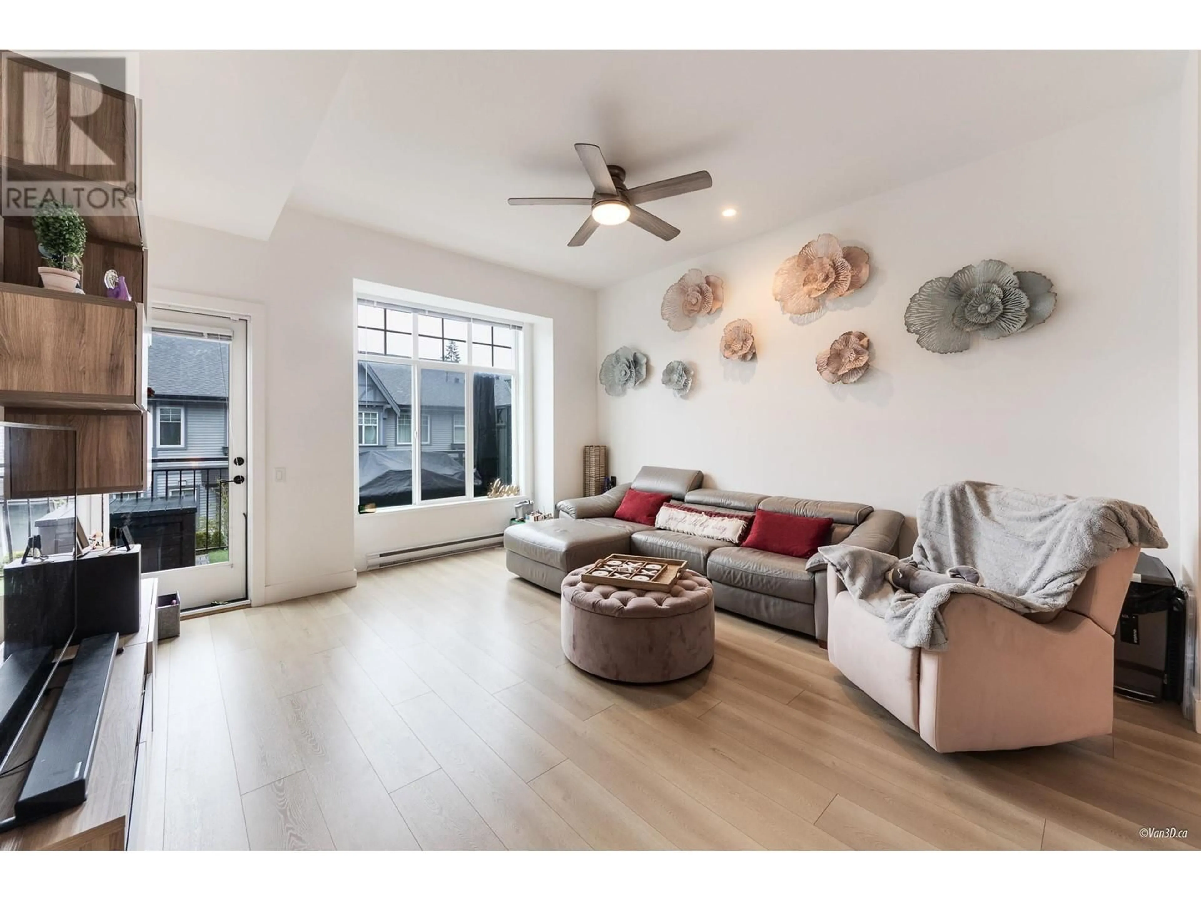 Living room with furniture, unknown for 10 - 1221 ROCKLIN STREET, Coquitlam British Columbia V3B0N7