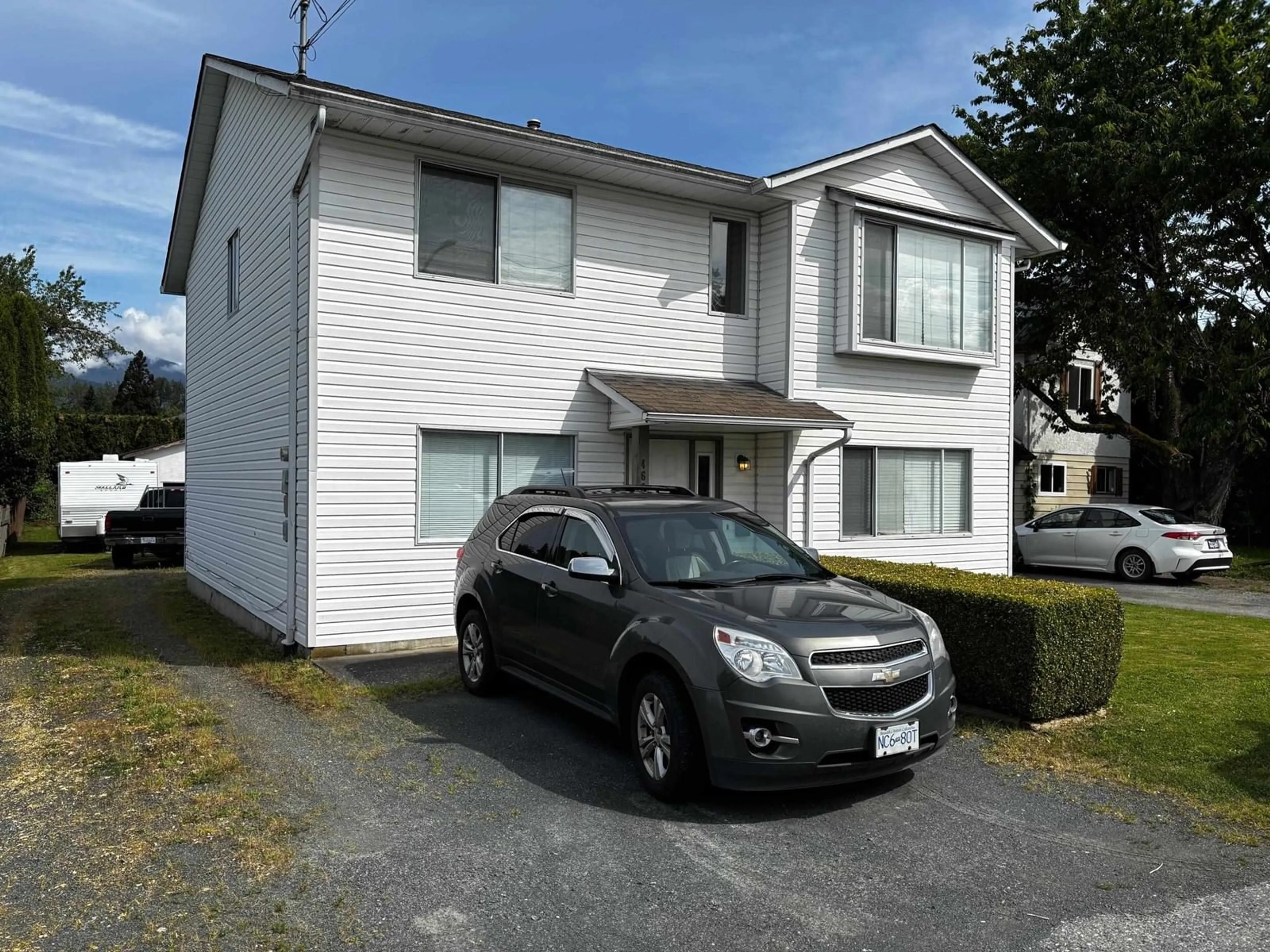 A pic from outside/outdoor area/front of a property/back of a property/a pic from drone, street for 46627 PORTAGE AVENUE, Chilliwack British Columbia V2P3G6