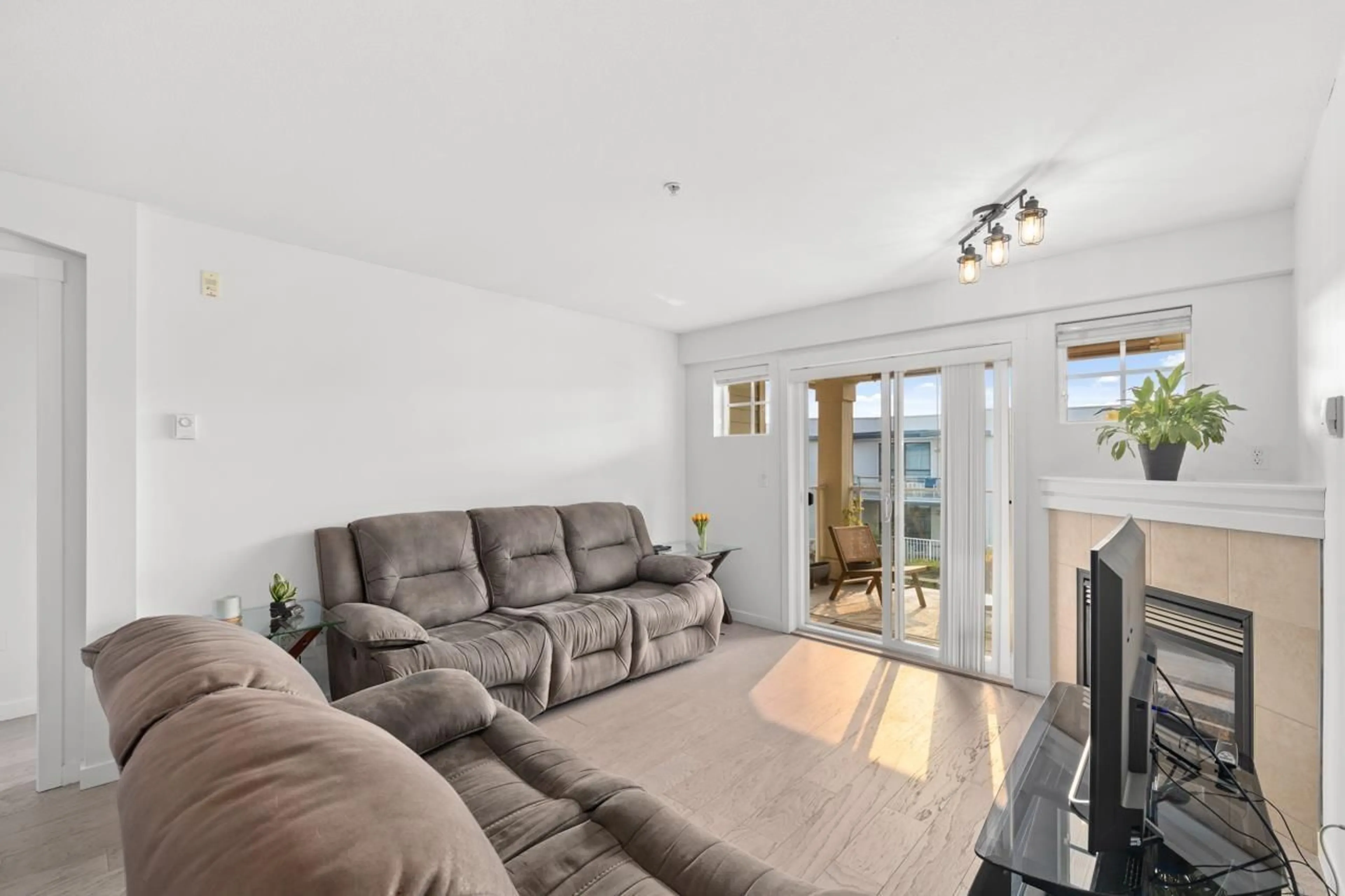 Living room with furniture, unknown for 211 - 15621 MARINE, White Rock British Columbia V4B1E1