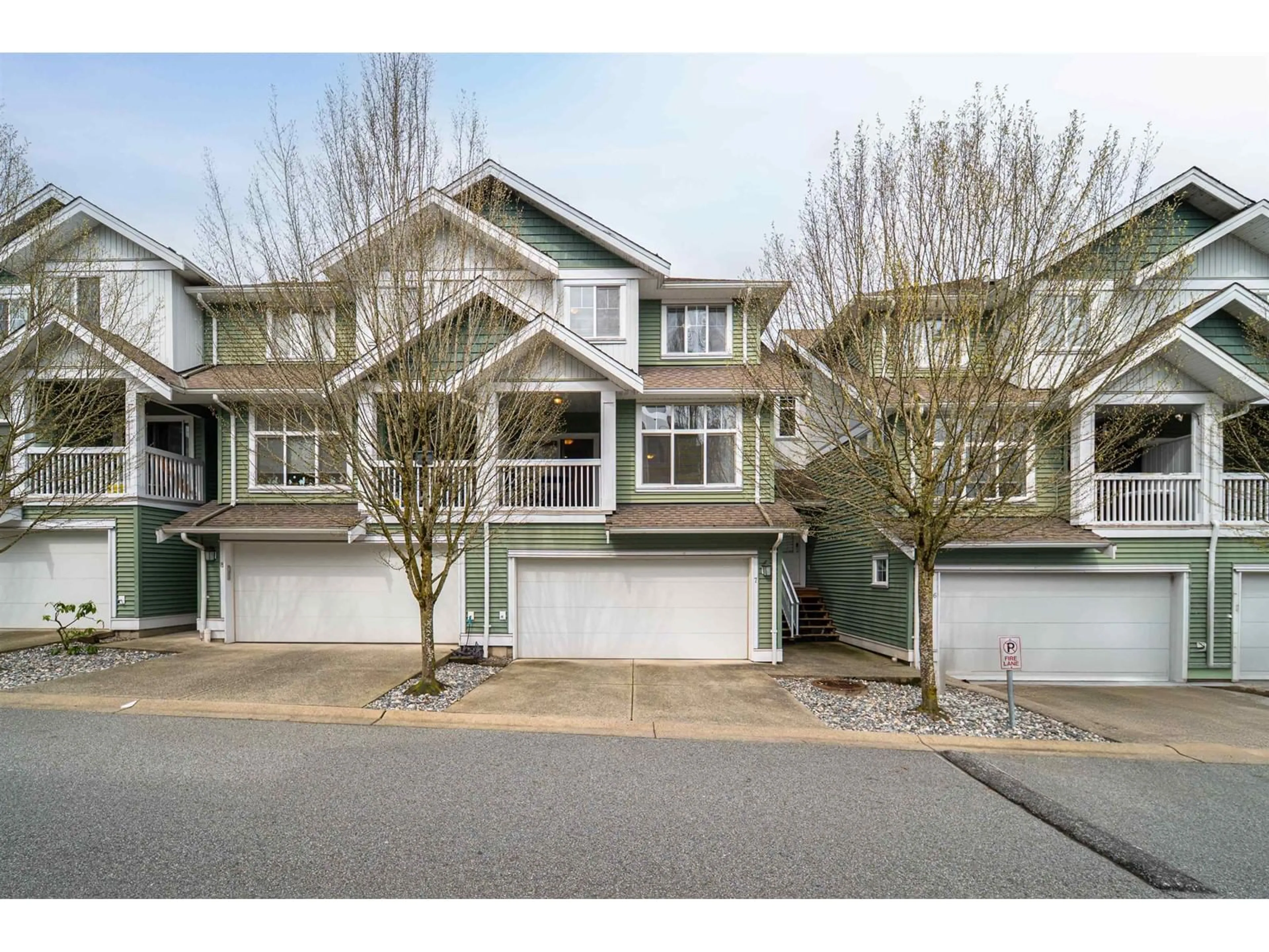 A pic from outside/outdoor area/front of a property/back of a property/a pic from drone, street for 7 - 6785 193, Surrey British Columbia V4N0Z4