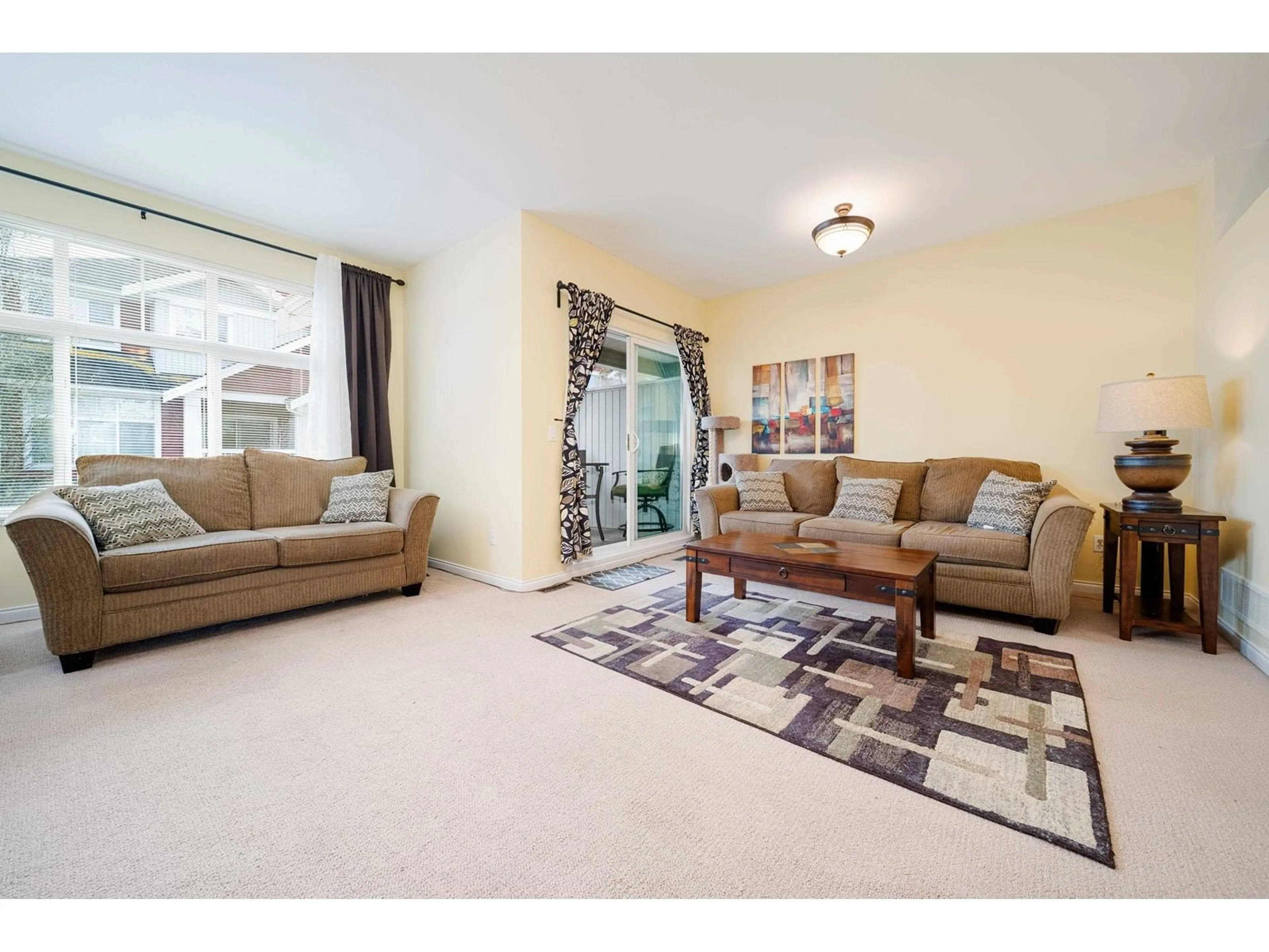 Living room with furniture, carpet floor for 7 - 6785 193, Surrey British Columbia V4N0Z4