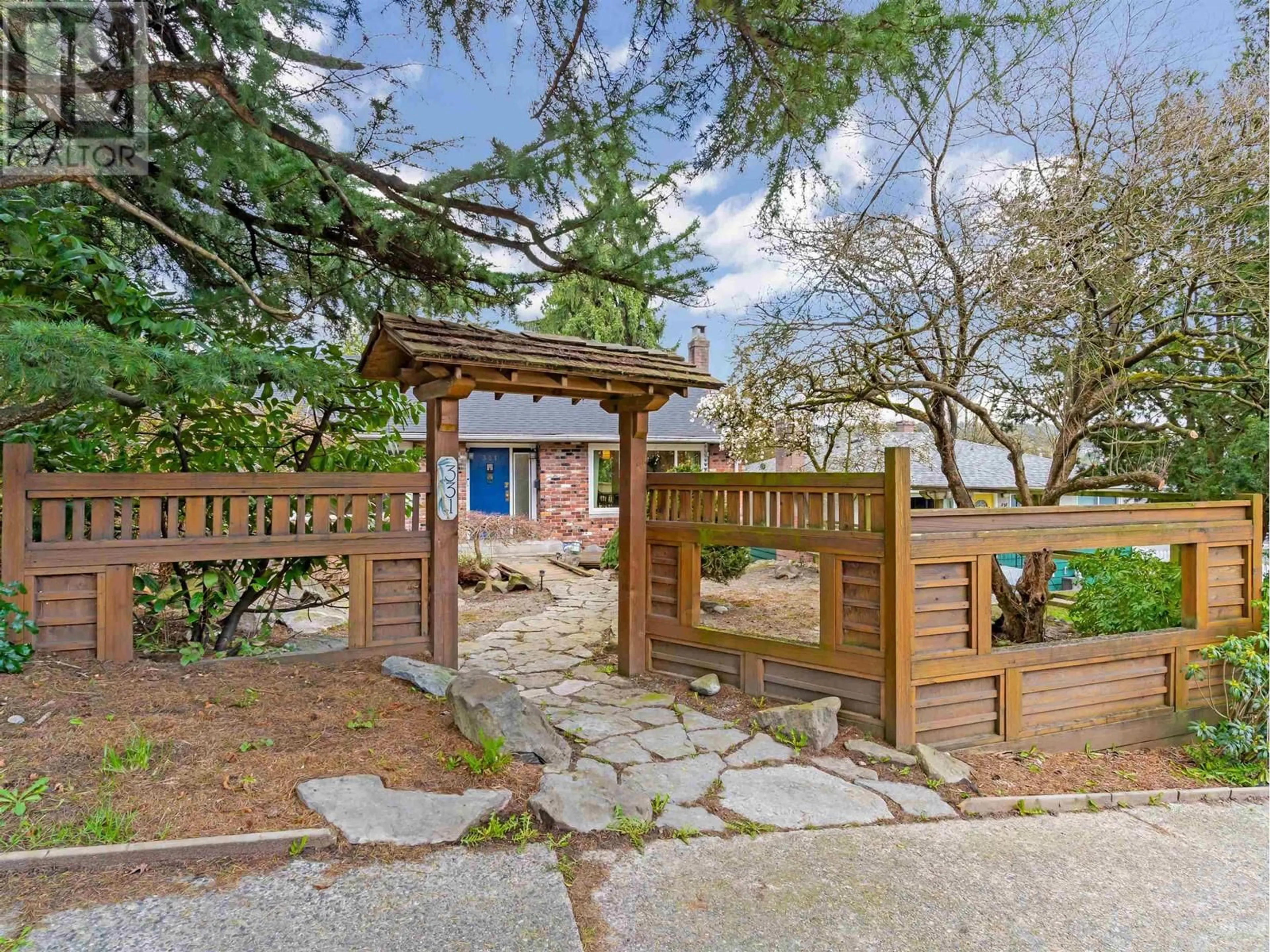 Patio, unknown for 331 HOLMES STREET, New Westminster British Columbia V3L4X7