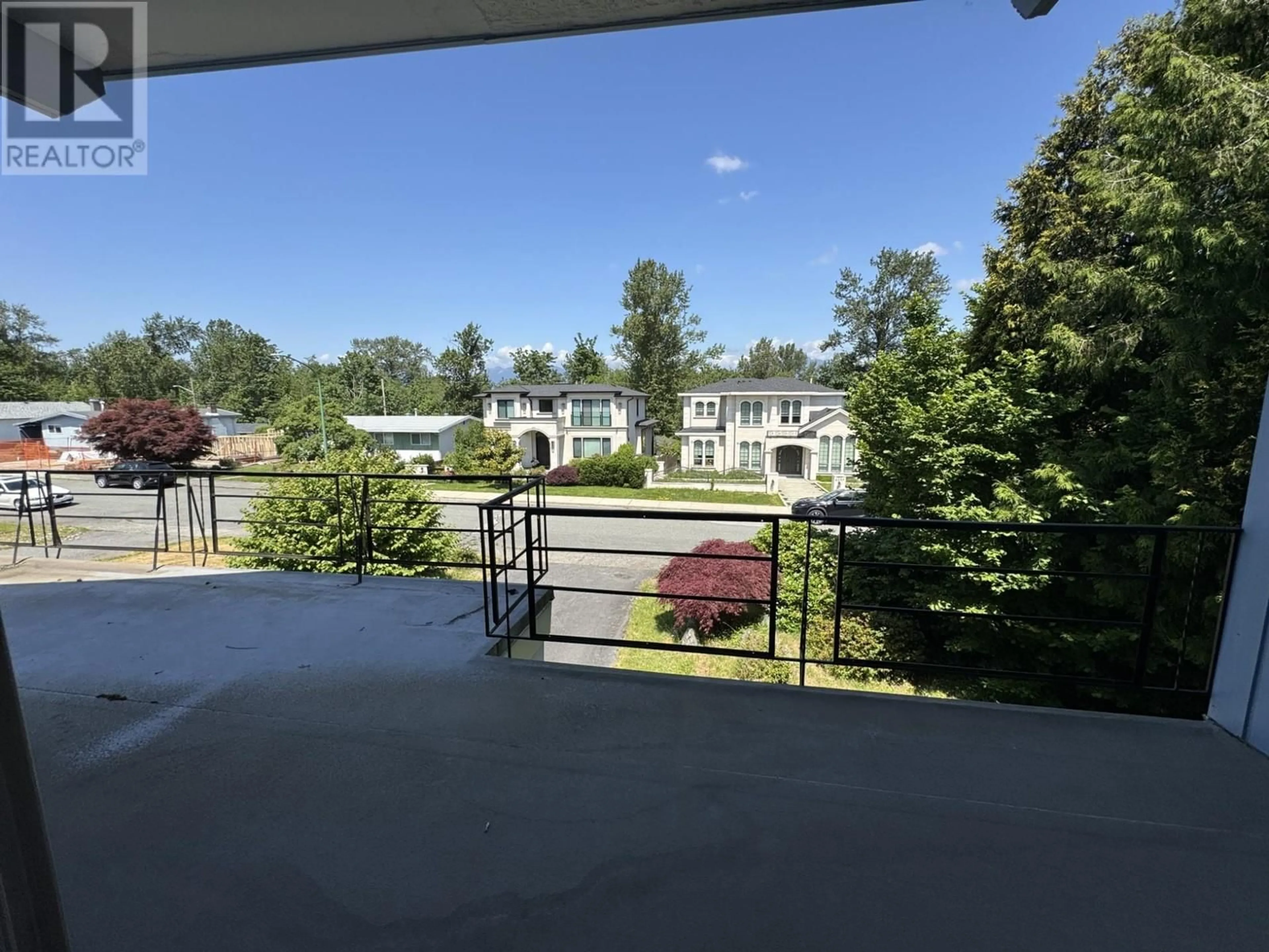 Balcony in the apartment, city buildings view from balcony for 6096 SERVICE STREET, Burnaby British Columbia V5H1V8