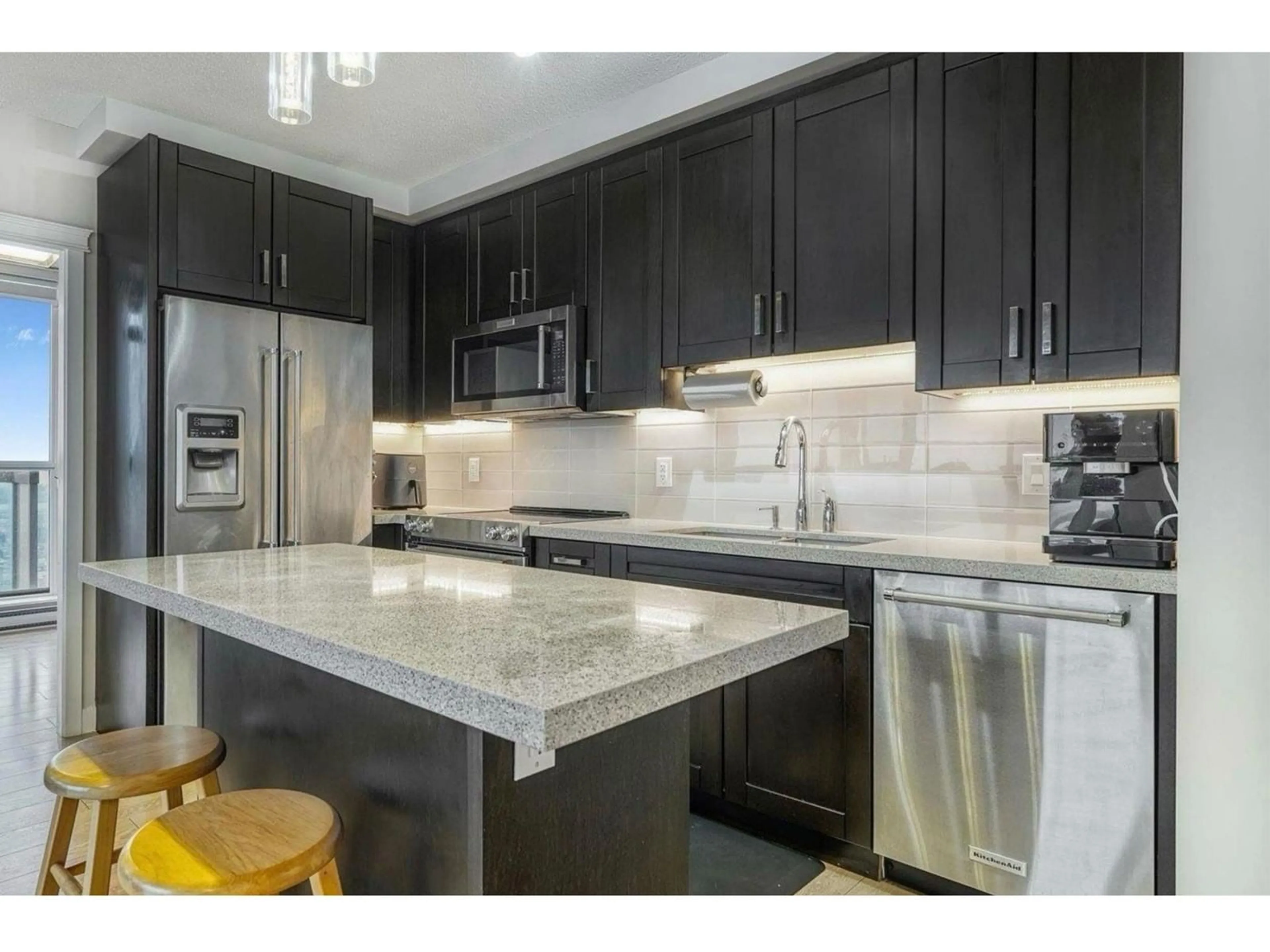 Open concept kitchen, ceramic/tile floor for 3202 - 11967 80, Delta British Columbia V4C0E2