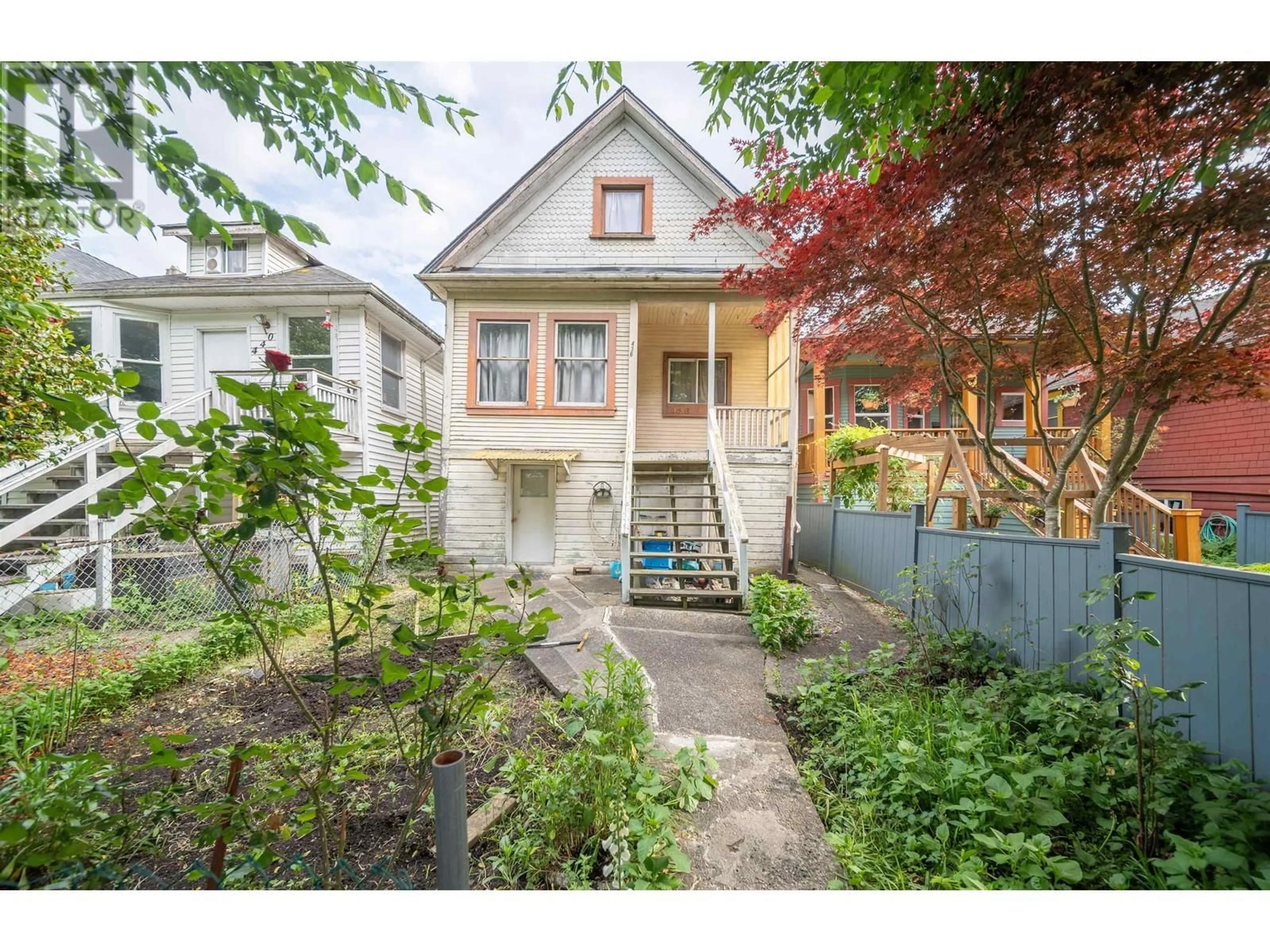 A pic from outside/outdoor area/front of a property/back of a property/a pic from drone, street for 436 17TH AVENUE, Vancouver British Columbia V5V1B1