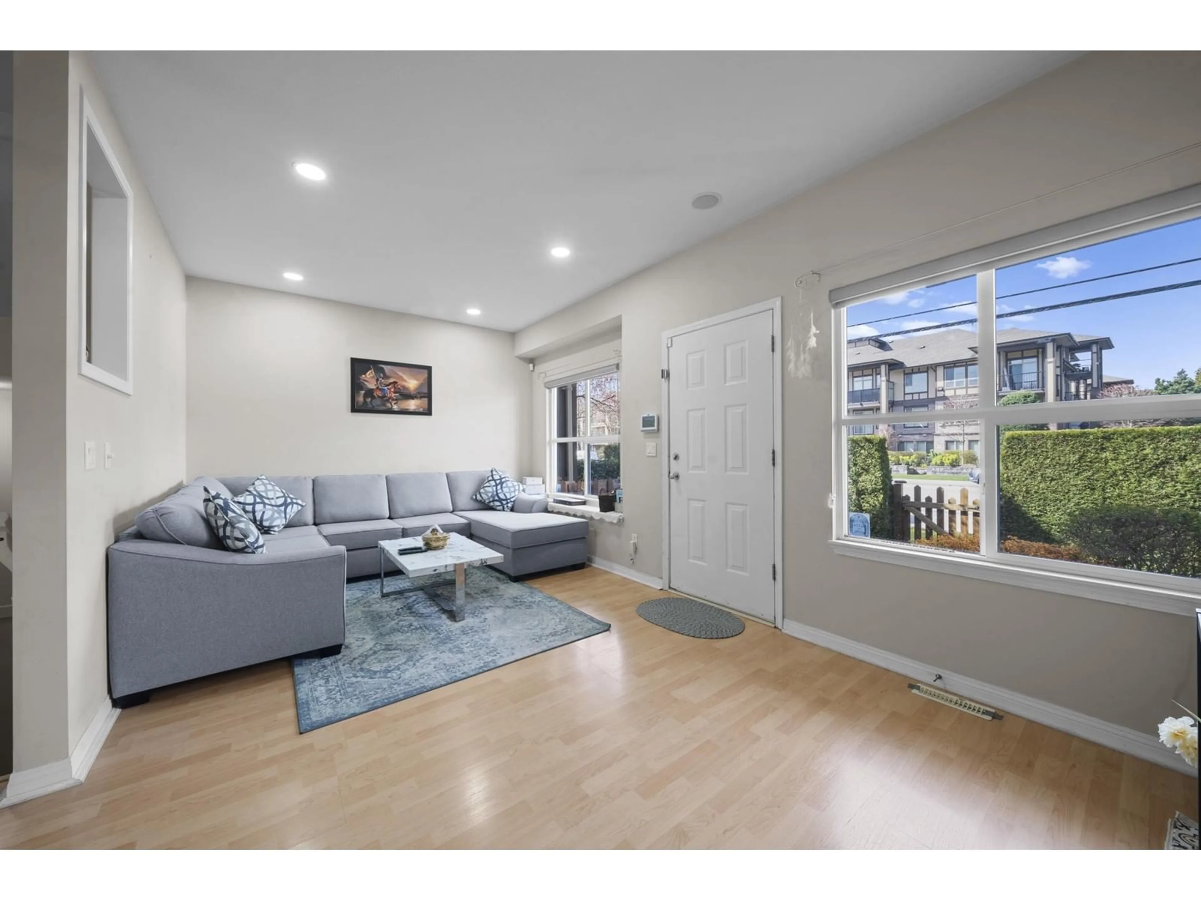 Living room with furniture, unknown for 92 - 8737 161, Surrey British Columbia V4N5G3