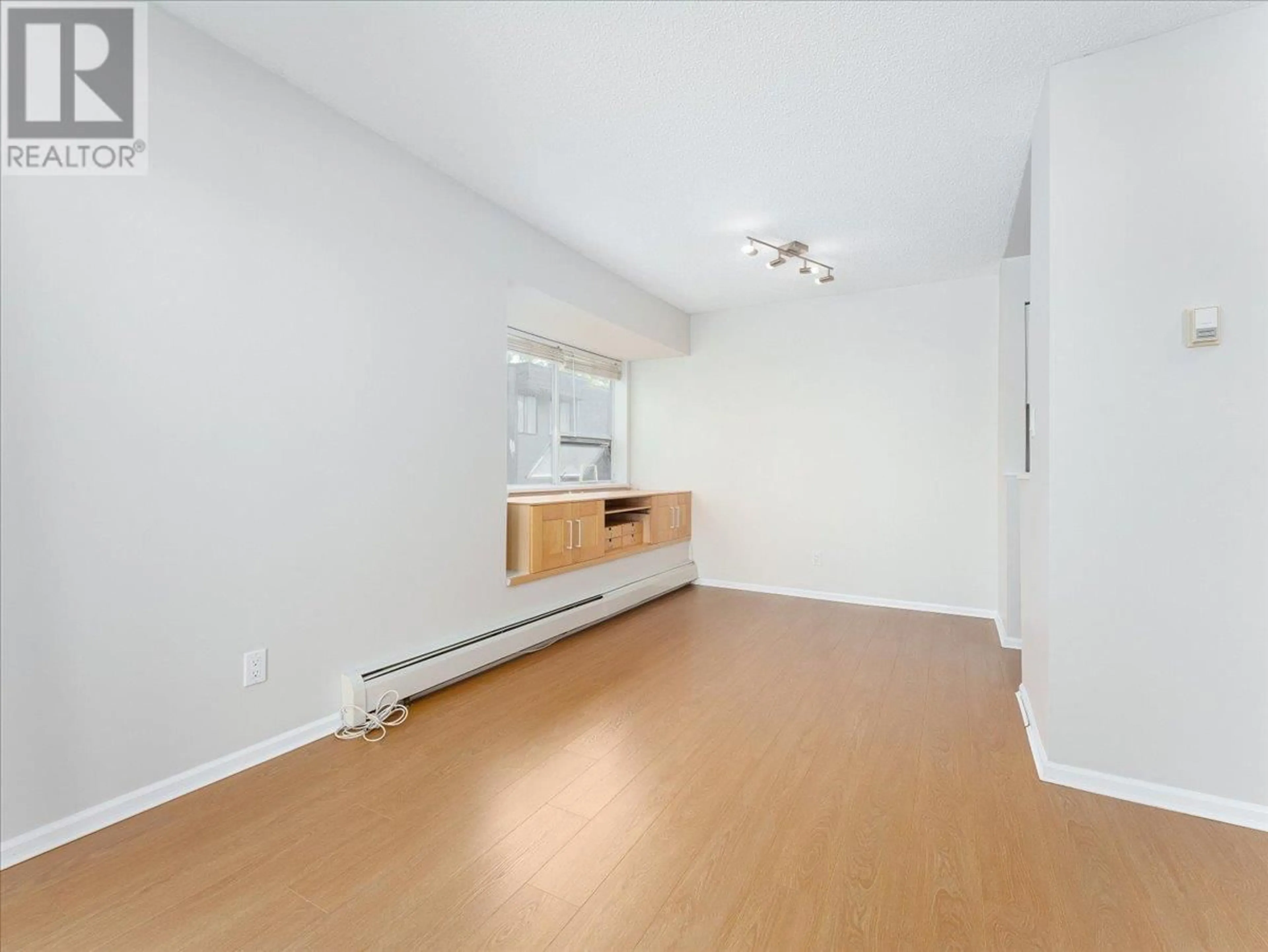 A pic of a room for 202 - 1550 CHESTERFIELD AVENUE, North Vancouver British Columbia V7M2N6