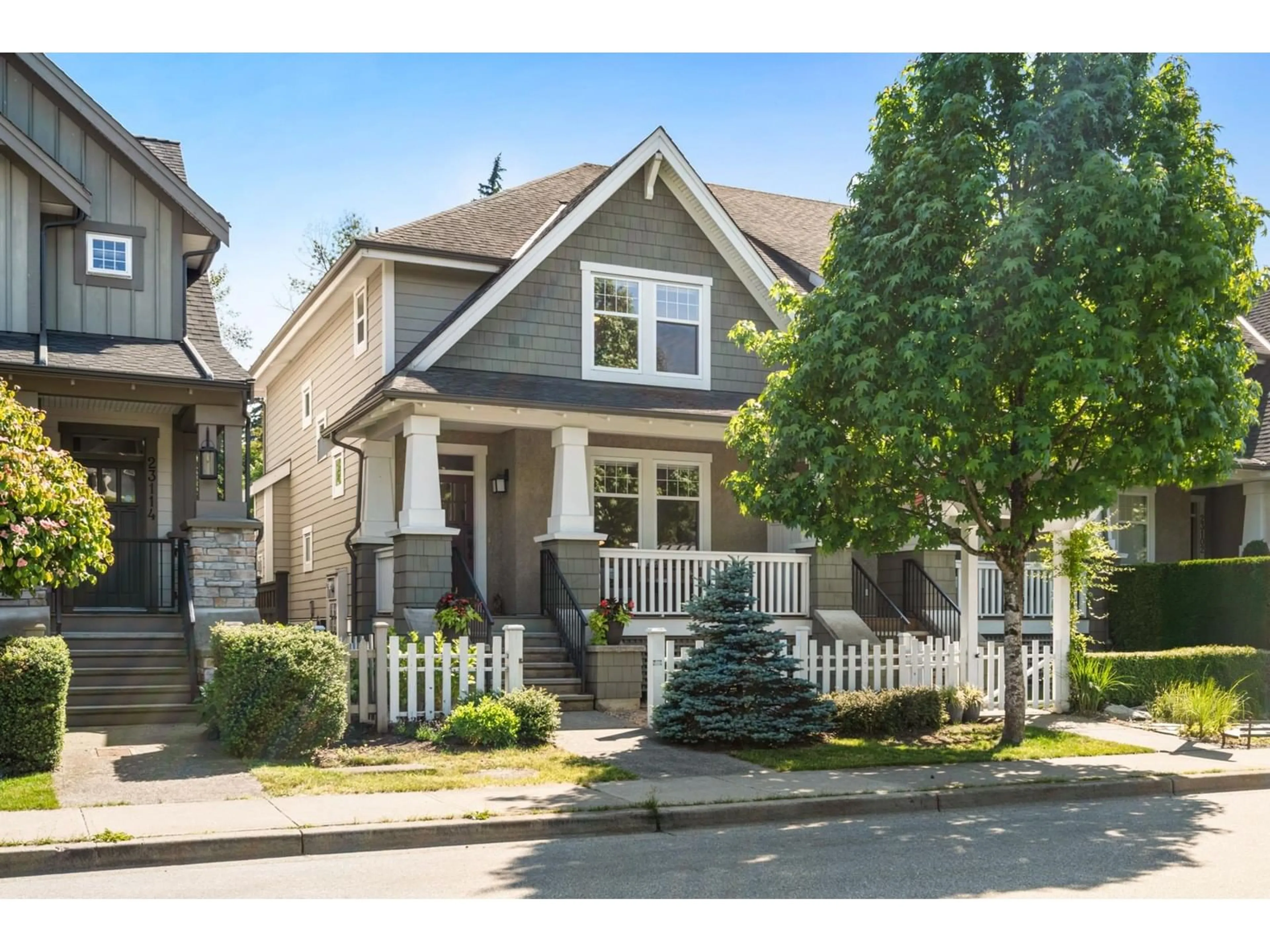 Home with vinyl exterior material, street for 23110 BILLY BROWN, Langley British Columbia V1M4G1