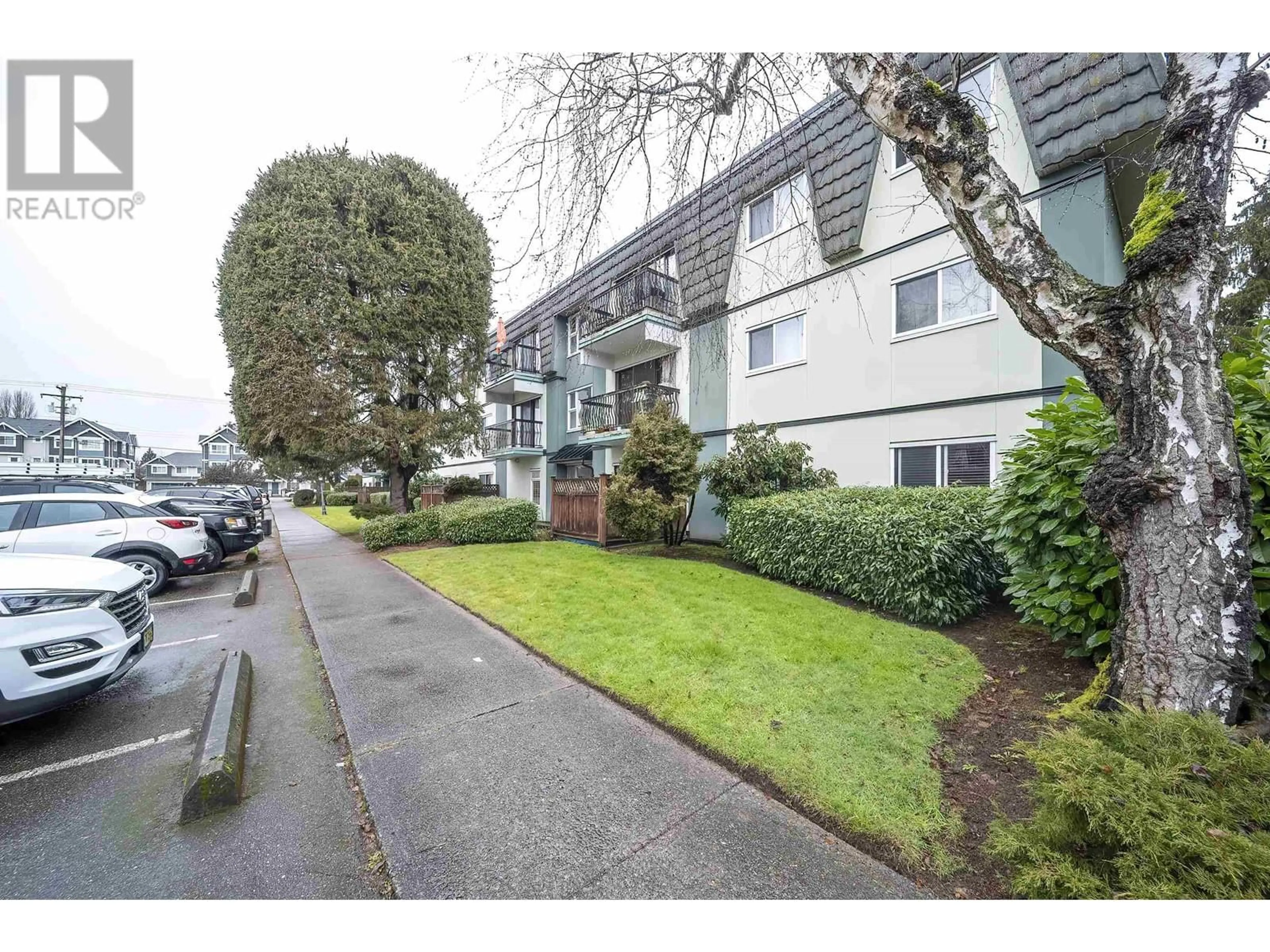 A pic from outside/outdoor area/front of a property/back of a property/a pic from drone, street for 270 - 8140B WILLIAMS ROAD, Richmond British Columbia V7A1G5