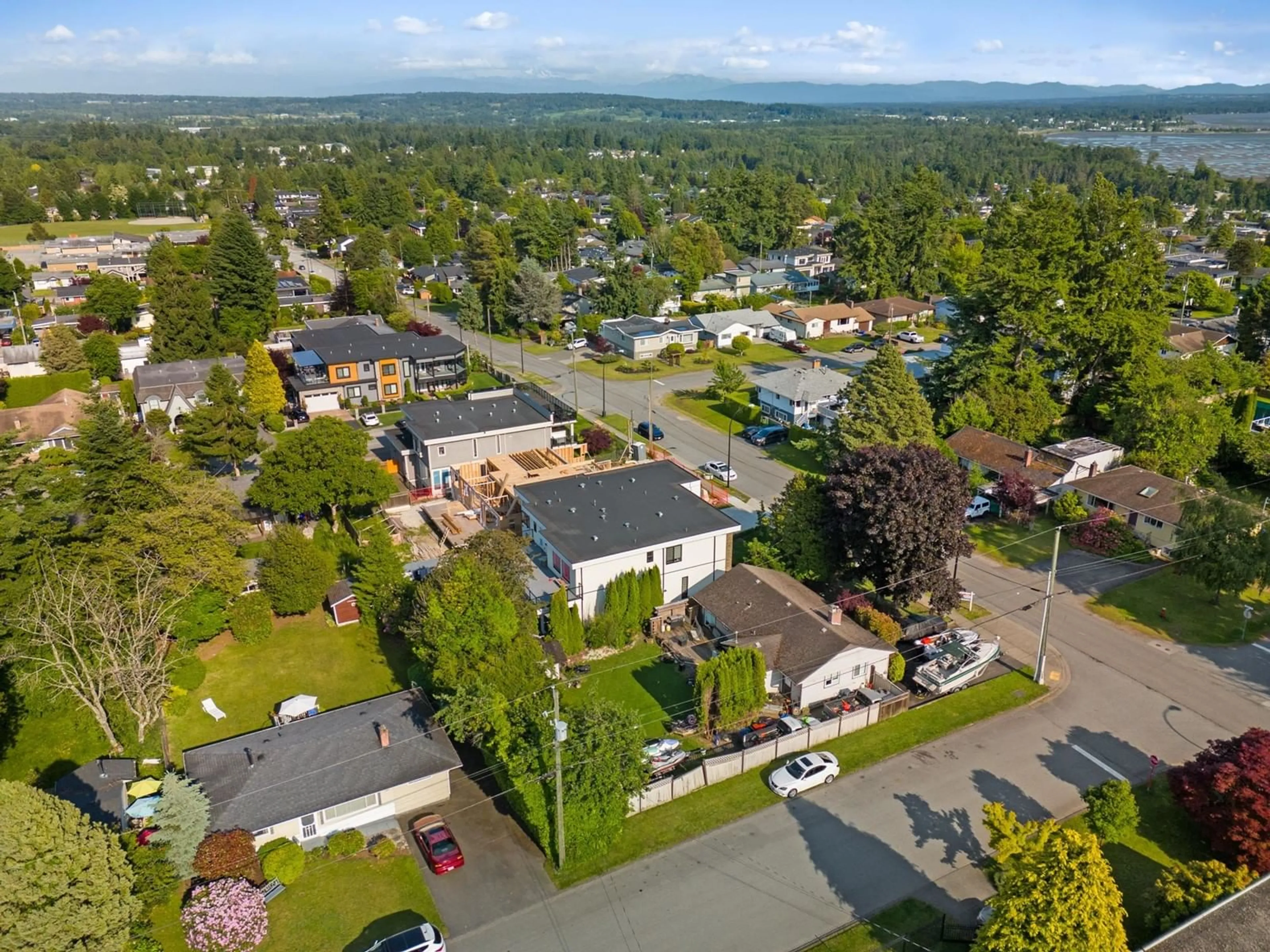 A pic from outside/outdoor area/front of a property/back of a property/a pic from drone, street for 15661 ROPER, White Rock British Columbia V4B2G9