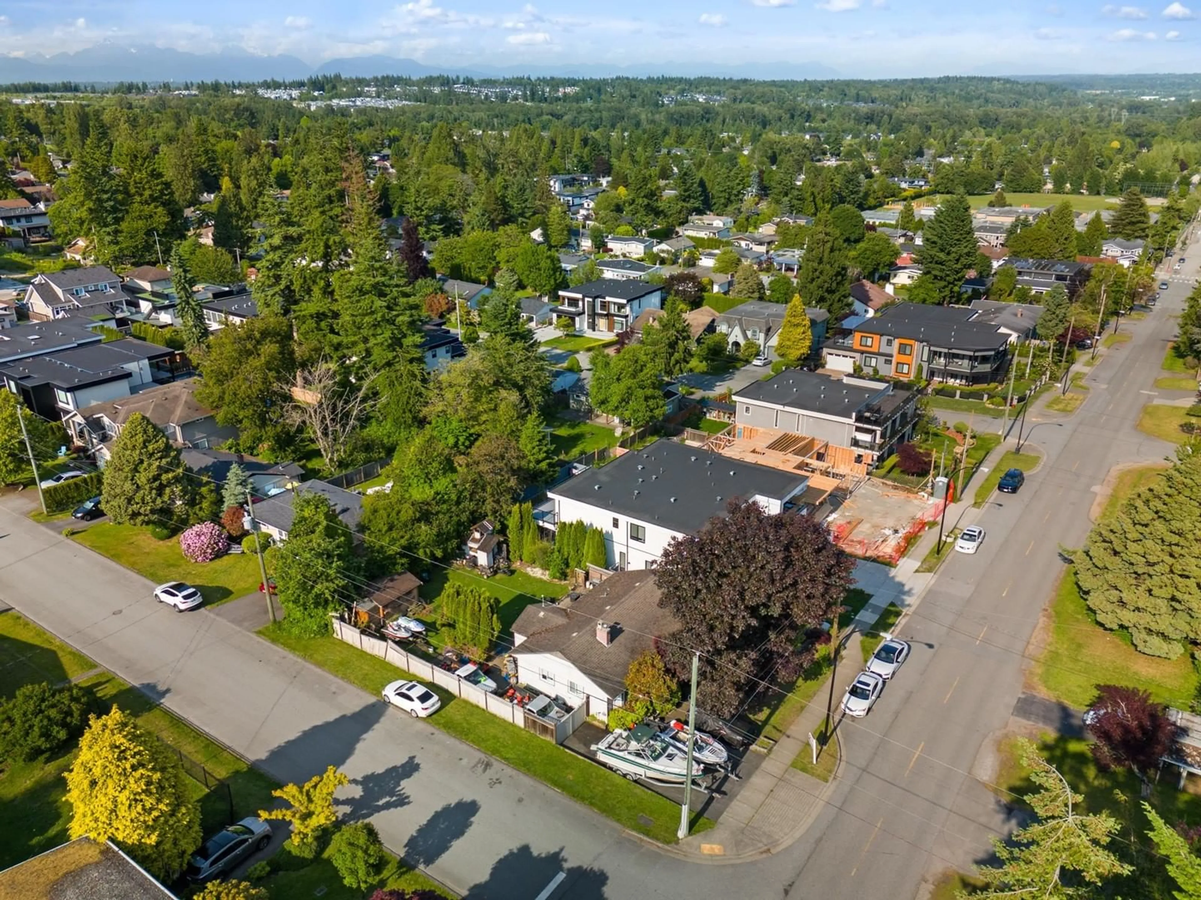 A pic from outside/outdoor area/front of a property/back of a property/a pic from drone, street for 15661 ROPER, White Rock British Columbia V4B2G9