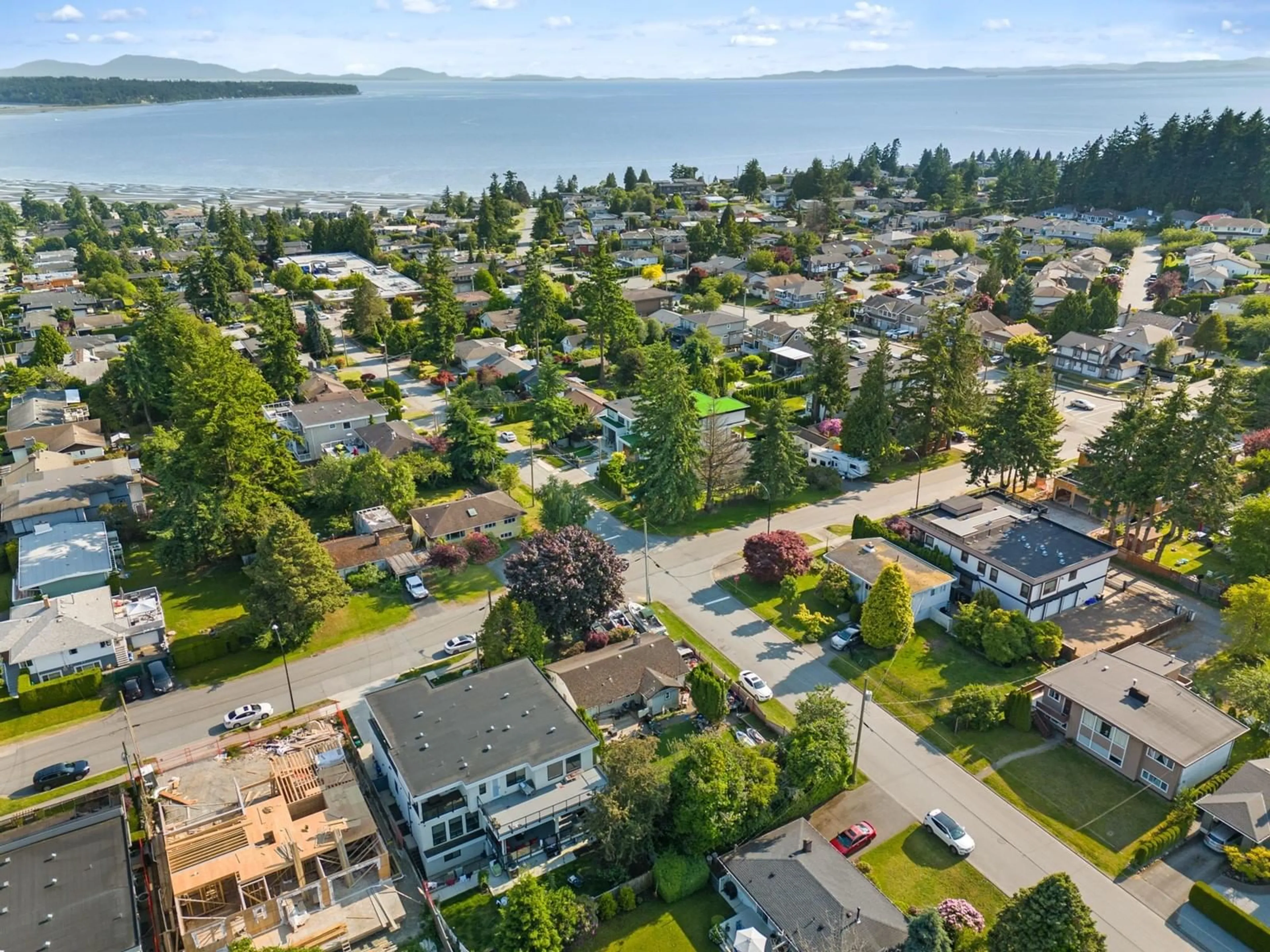 A pic from outside/outdoor area/front of a property/back of a property/a pic from drone, water/lake/river/ocean view for 15661 ROPER, White Rock British Columbia V4B2G9
