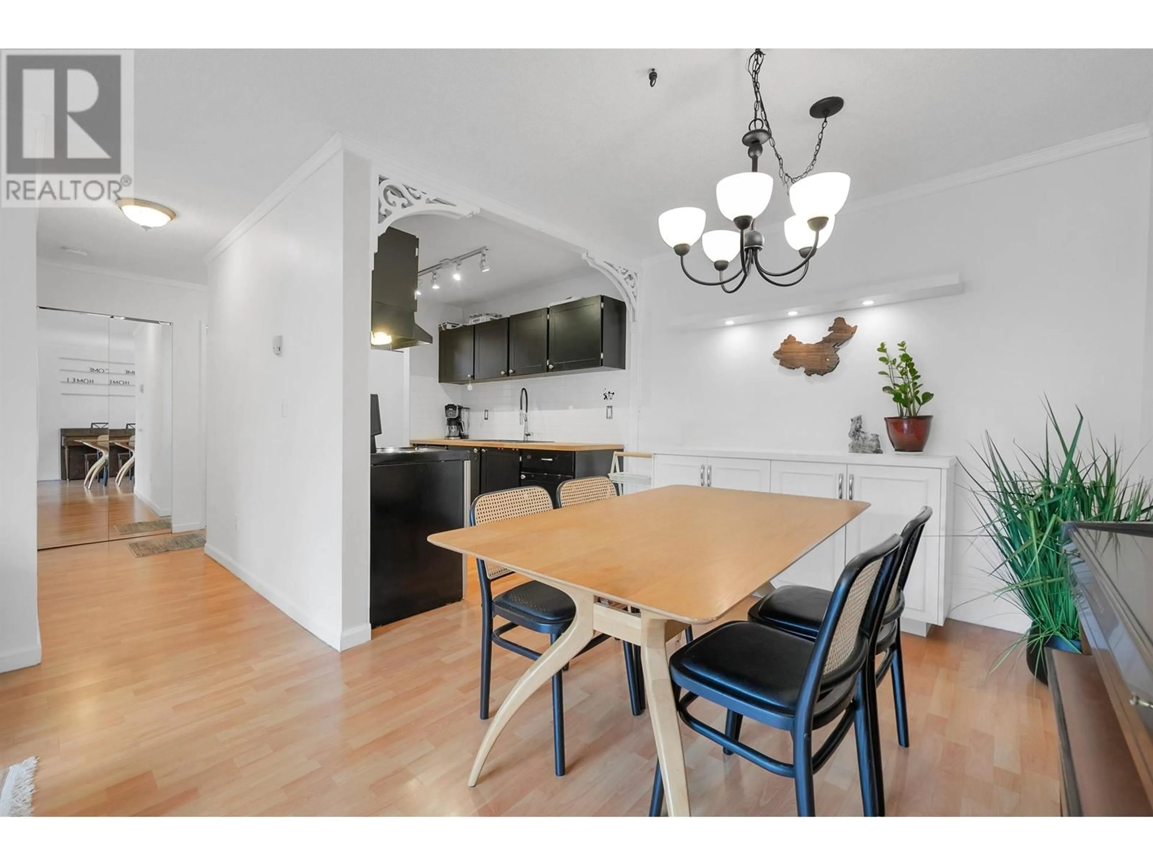 Open concept kitchen, wood/laminate floor for 301 - 809 16TH STREET, North Vancouver British Columbia V7P1R2