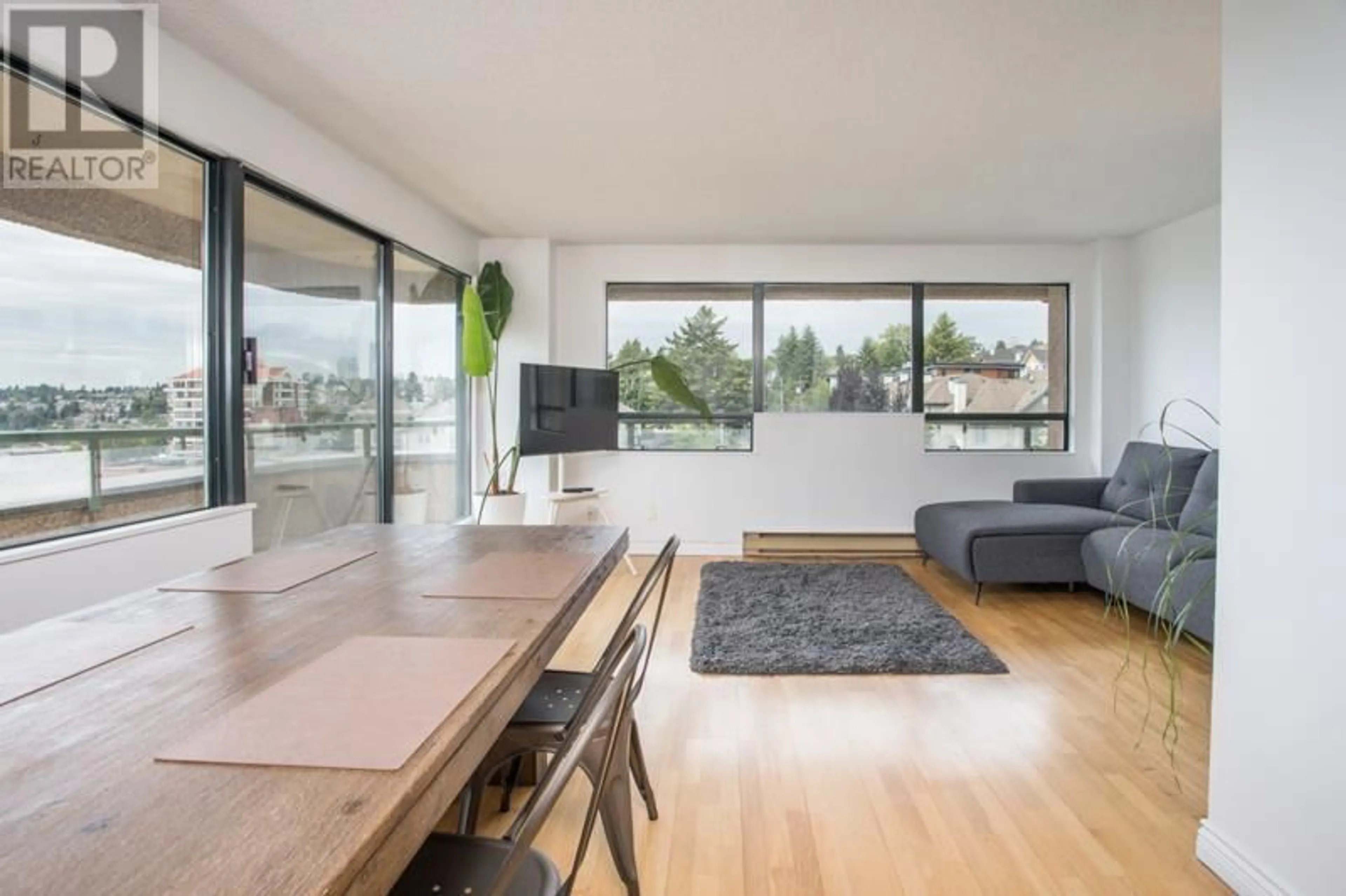 Living room with furniture, wood/laminate floor for 701 - 1026 QUEENS AVENUE, New Westminster British Columbia V3M6B2