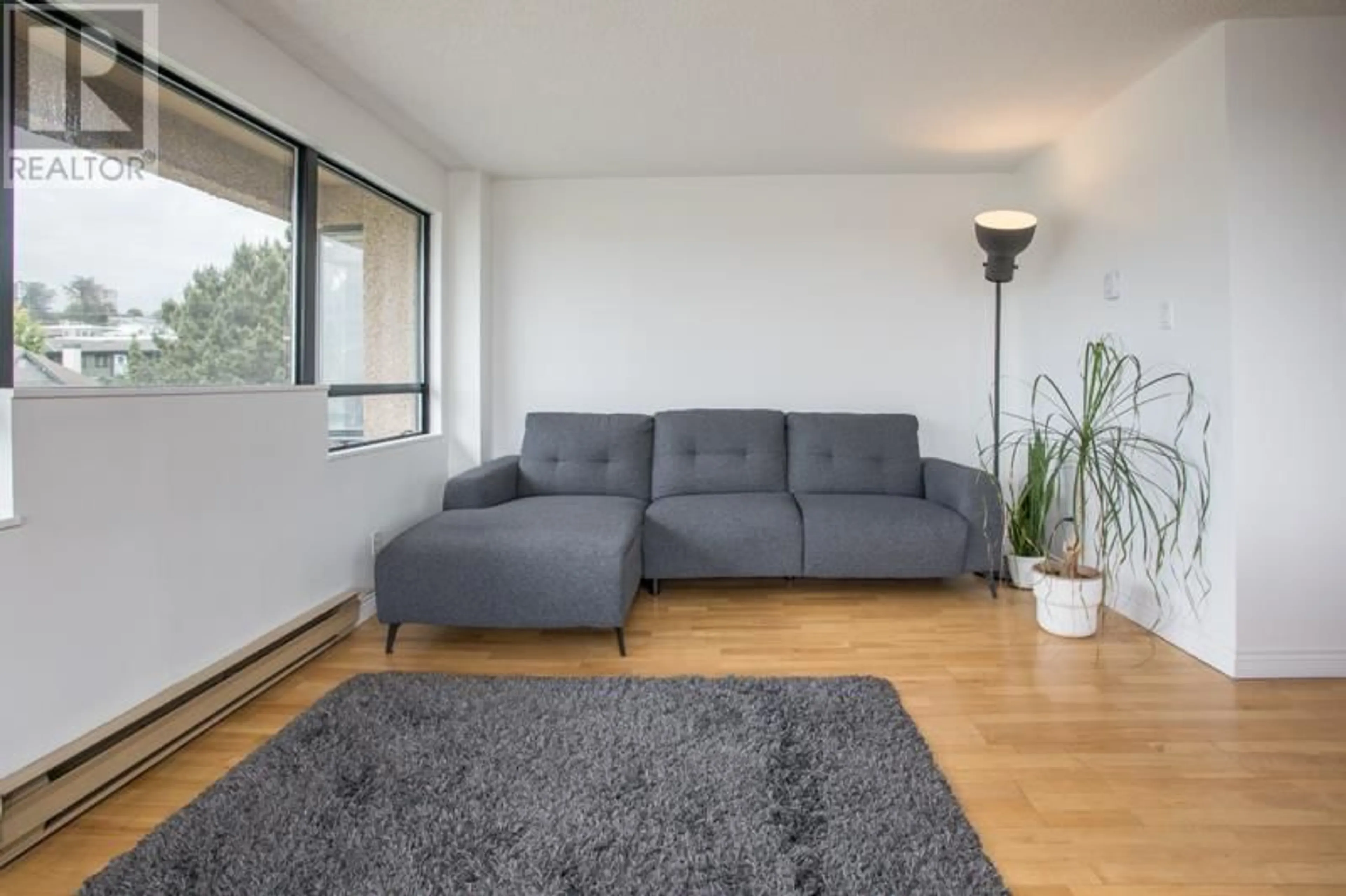 Living room with furniture, unknown for 701 - 1026 QUEENS AVENUE, New Westminster British Columbia V3M6B2
