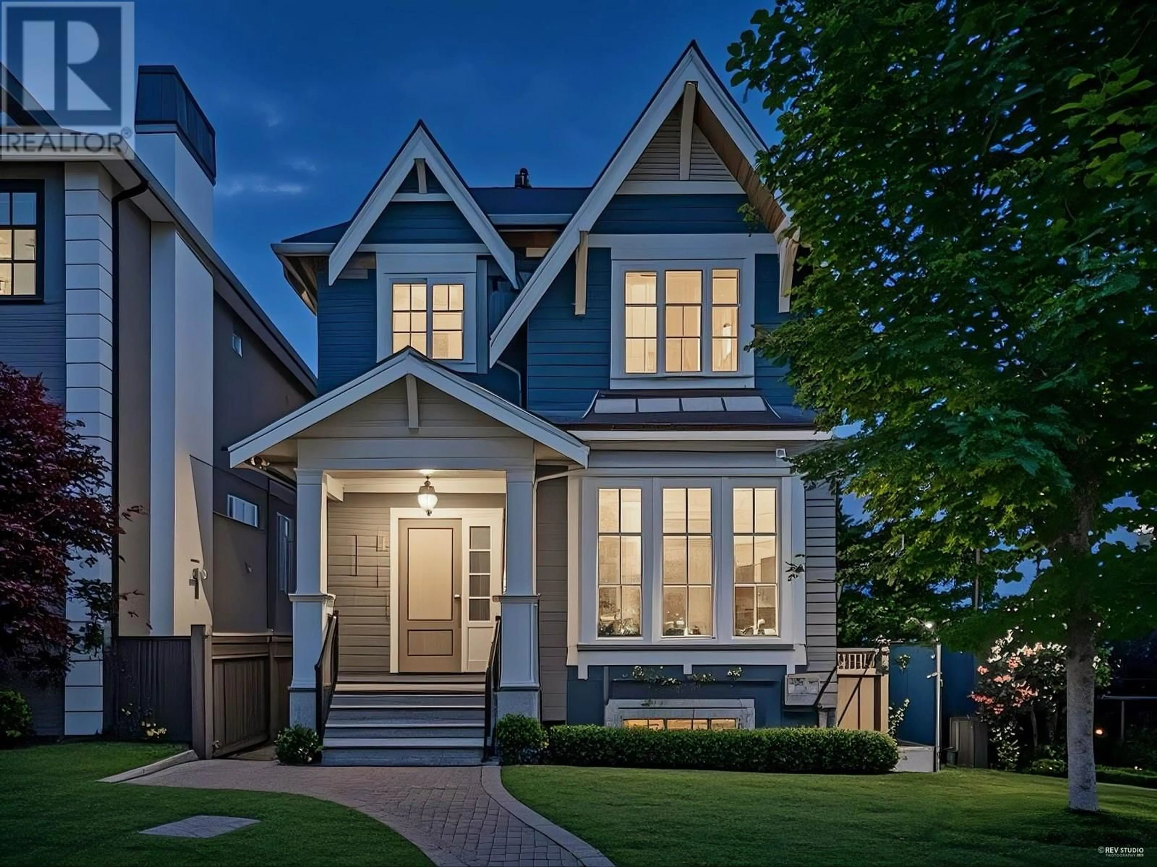 Home with vinyl exterior material, street for 3691 21ST AVENUE, Vancouver British Columbia V6S1H2