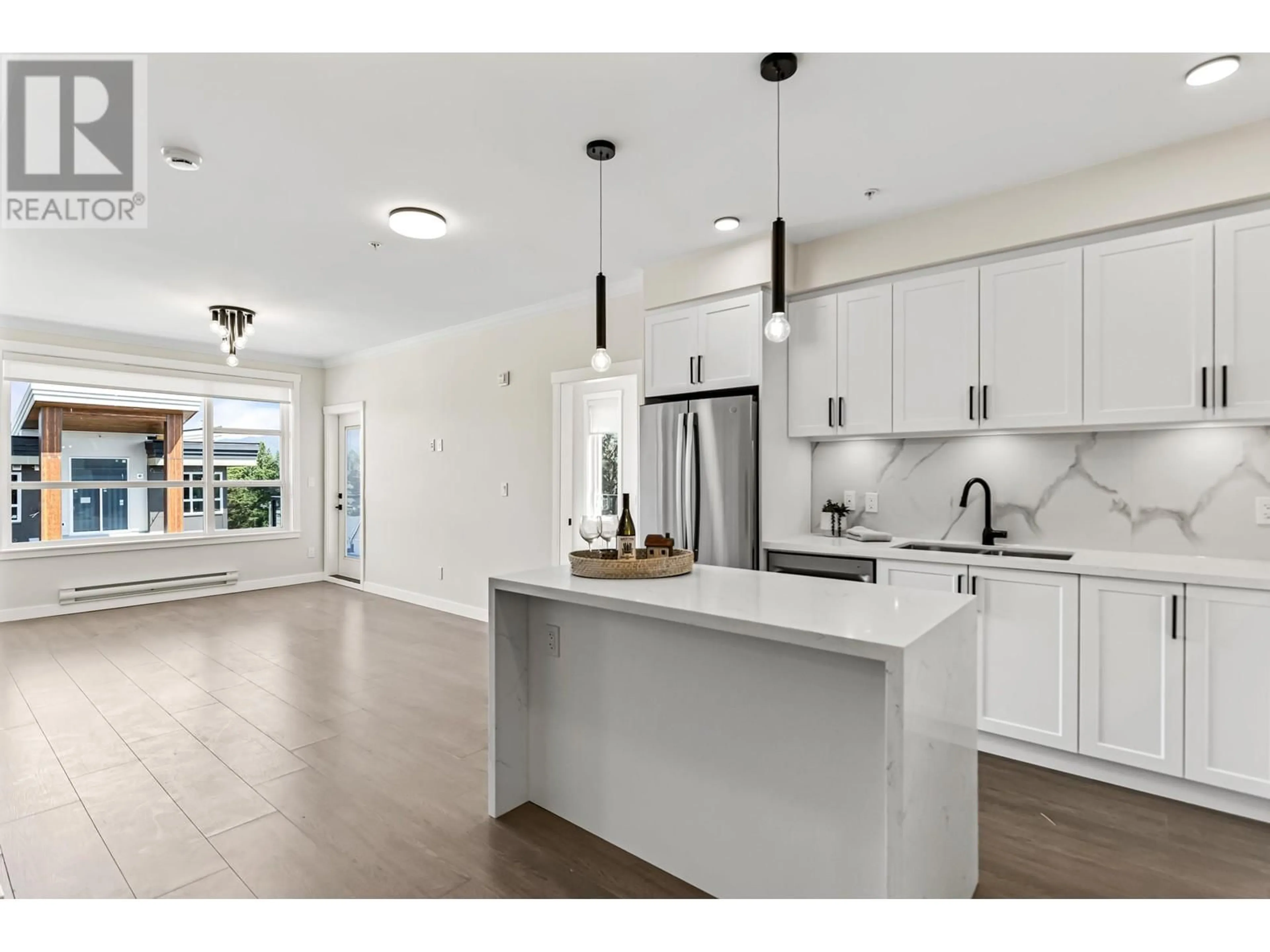 Open concept kitchen, ceramic/tile floor for 501 - 12109 223 STREET, Maple Ridge British Columbia V2X5Y6