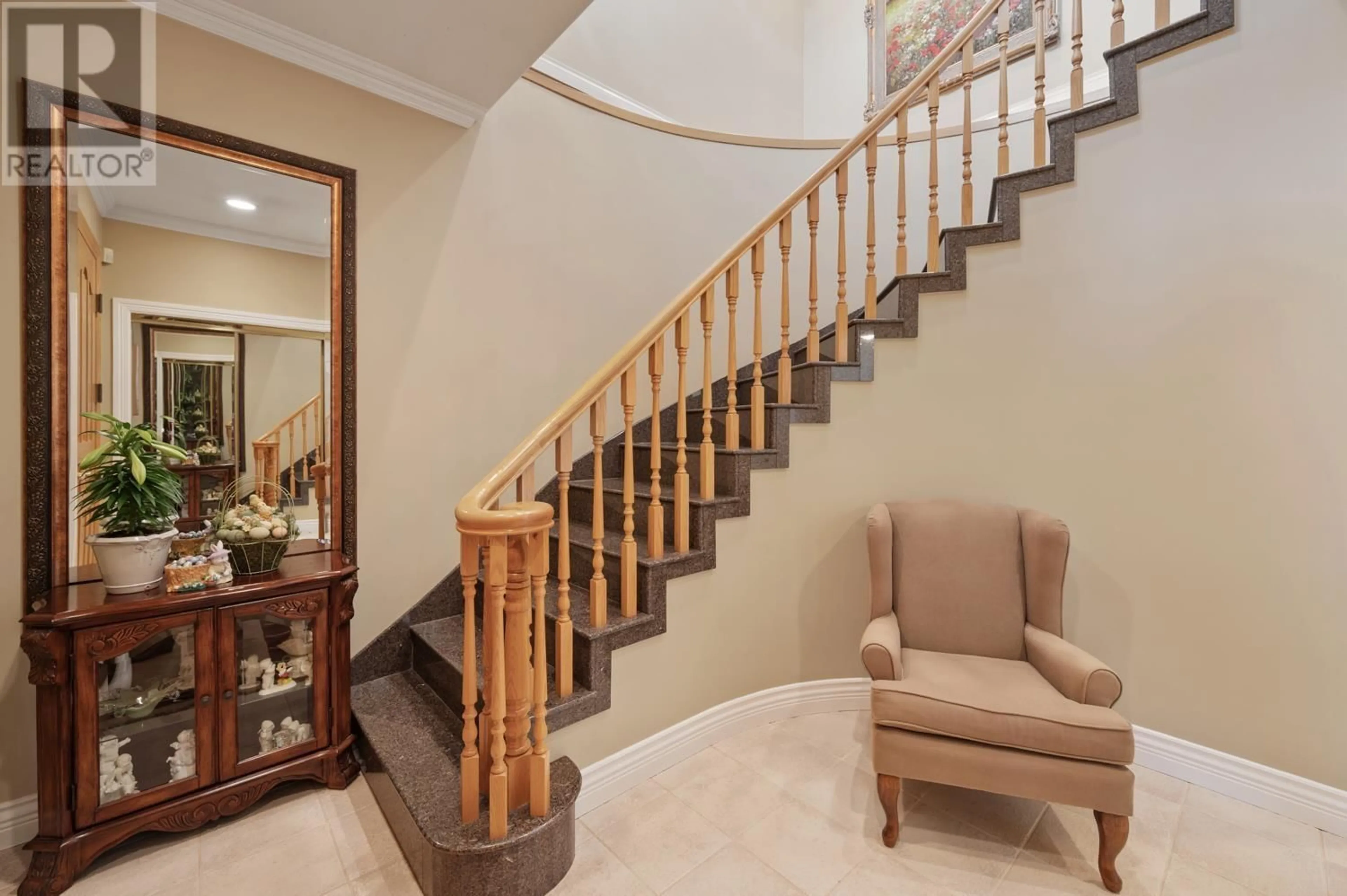 Stairs for 1627 34TH AVENUE, Vancouver British Columbia V5P1A2