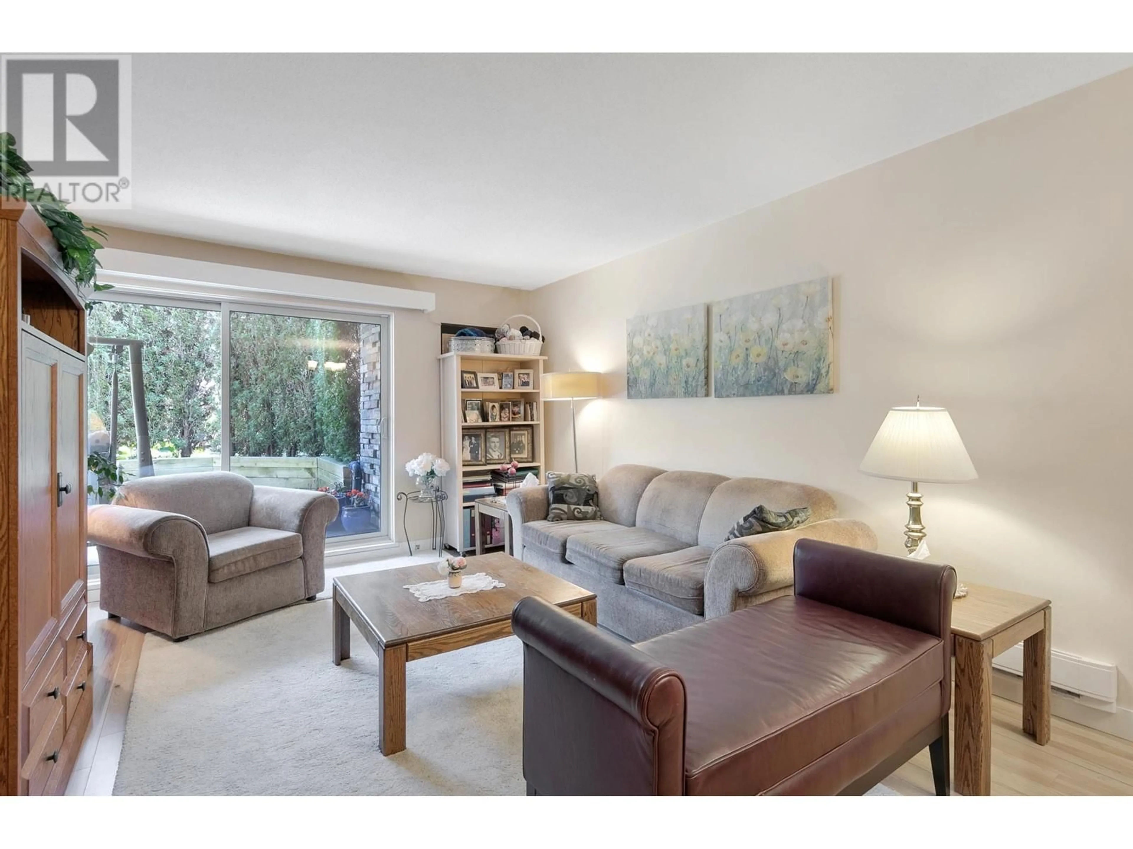 Living room with furniture, unknown for 122 - 4363 HALIFAX STREET, Burnaby British Columbia V5C5Z3