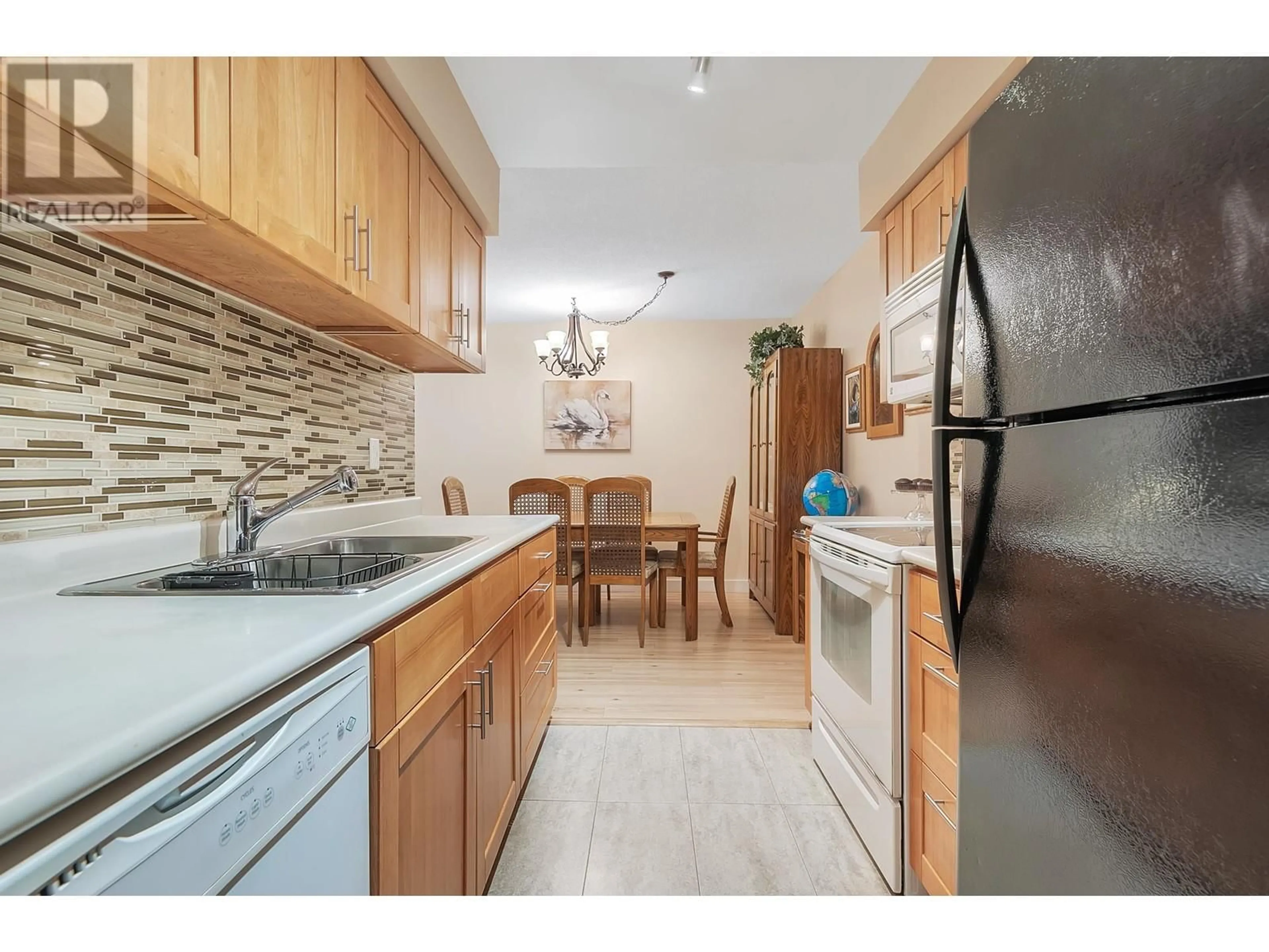 Standard kitchen, unknown for 122 - 4363 HALIFAX STREET, Burnaby British Columbia V5C5Z3
