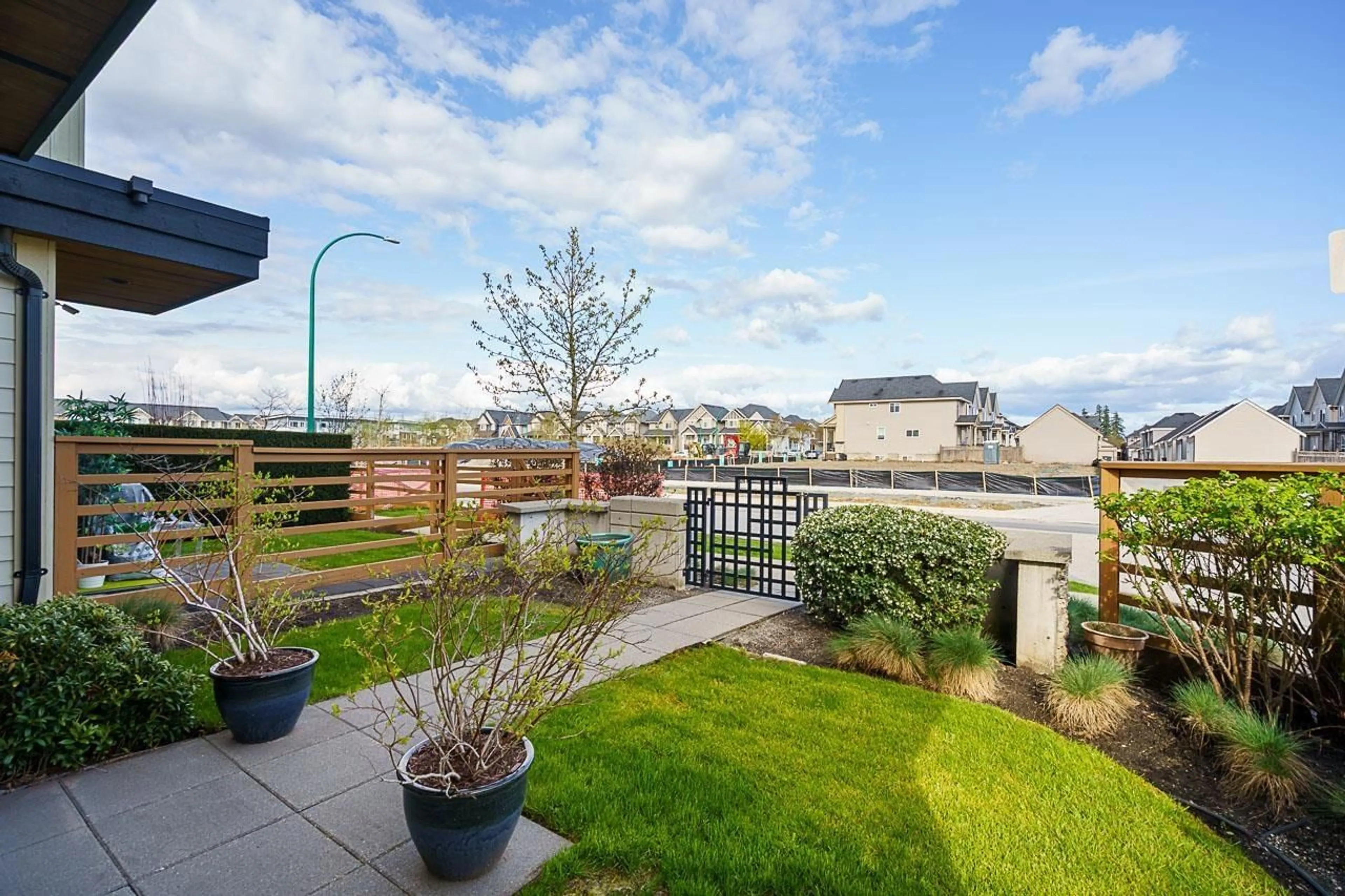 Patio, unknown for 85 - 19477 72A, Surrey British Columbia V4N6M2