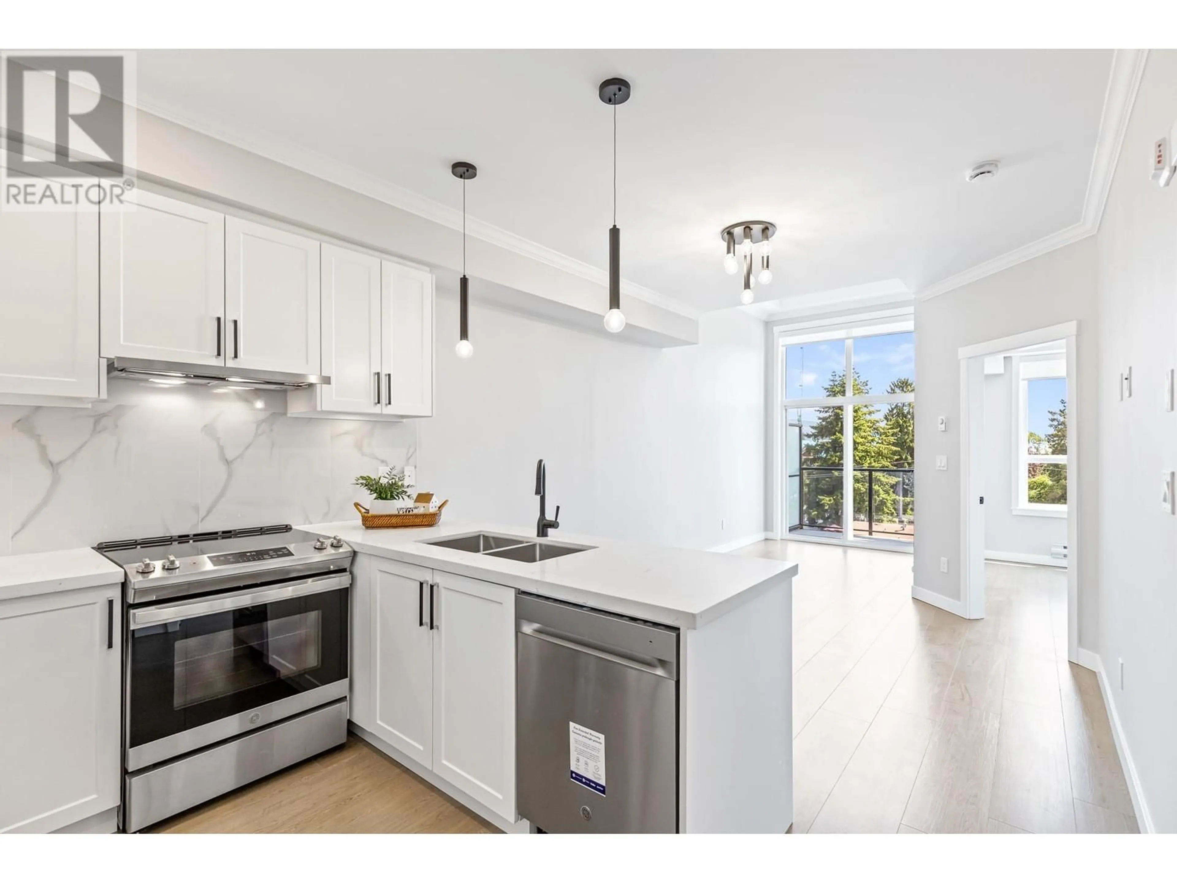 Open concept kitchen, ceramic/tile floor for 510 - 12109 223 STREET, Maple Ridge British Columbia V2X5Y6