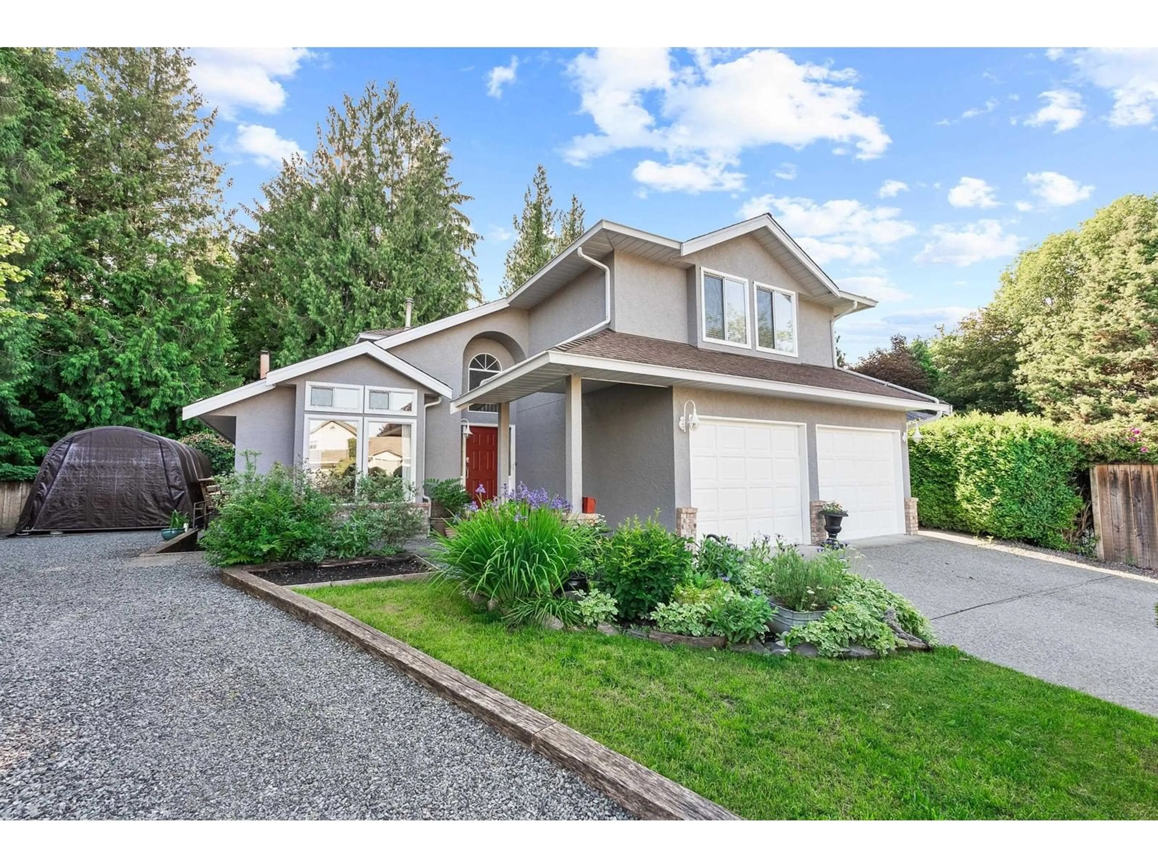 Home with vinyl exterior material, street for 3055 EASTVIEW, Abbotsford British Columbia V2S6W3