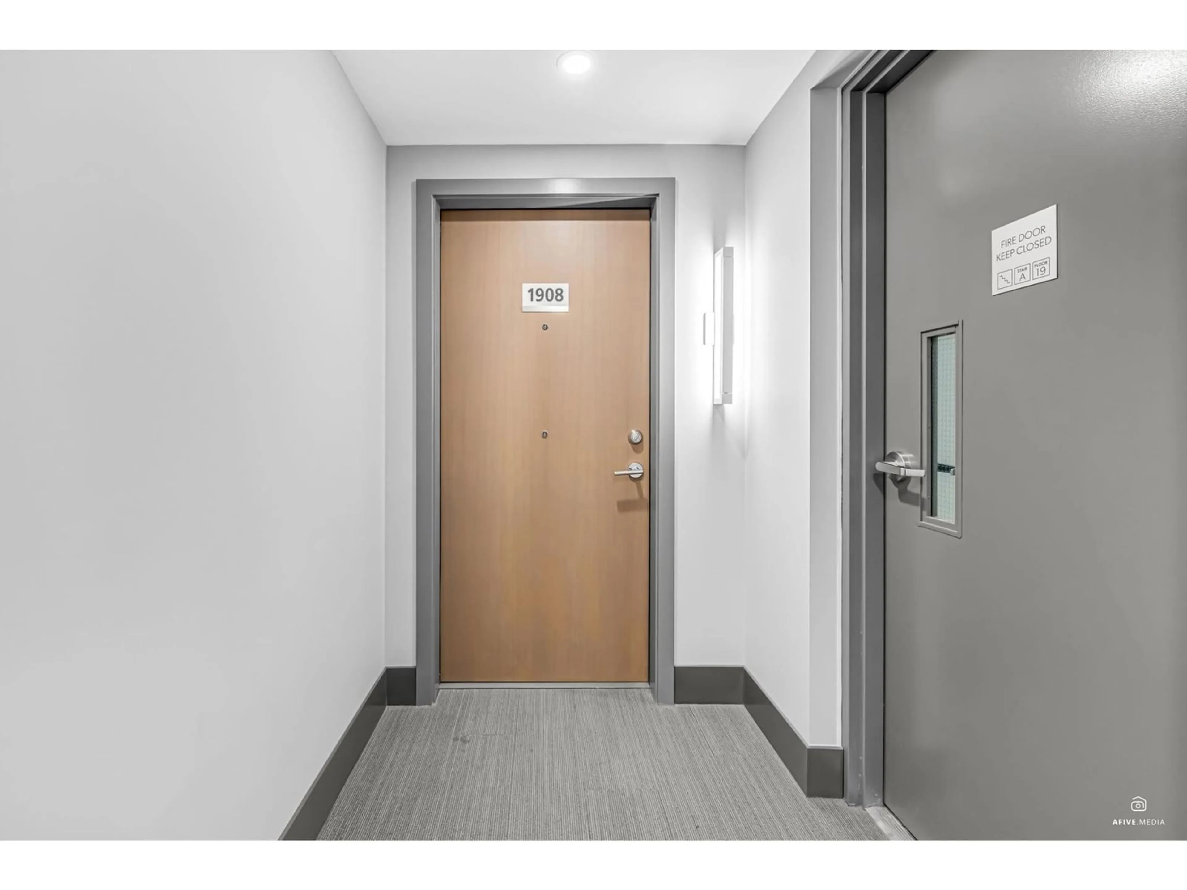 Indoor foyer for 1908 - 10428 WHALLEY, Surrey British Columbia V3T1W6