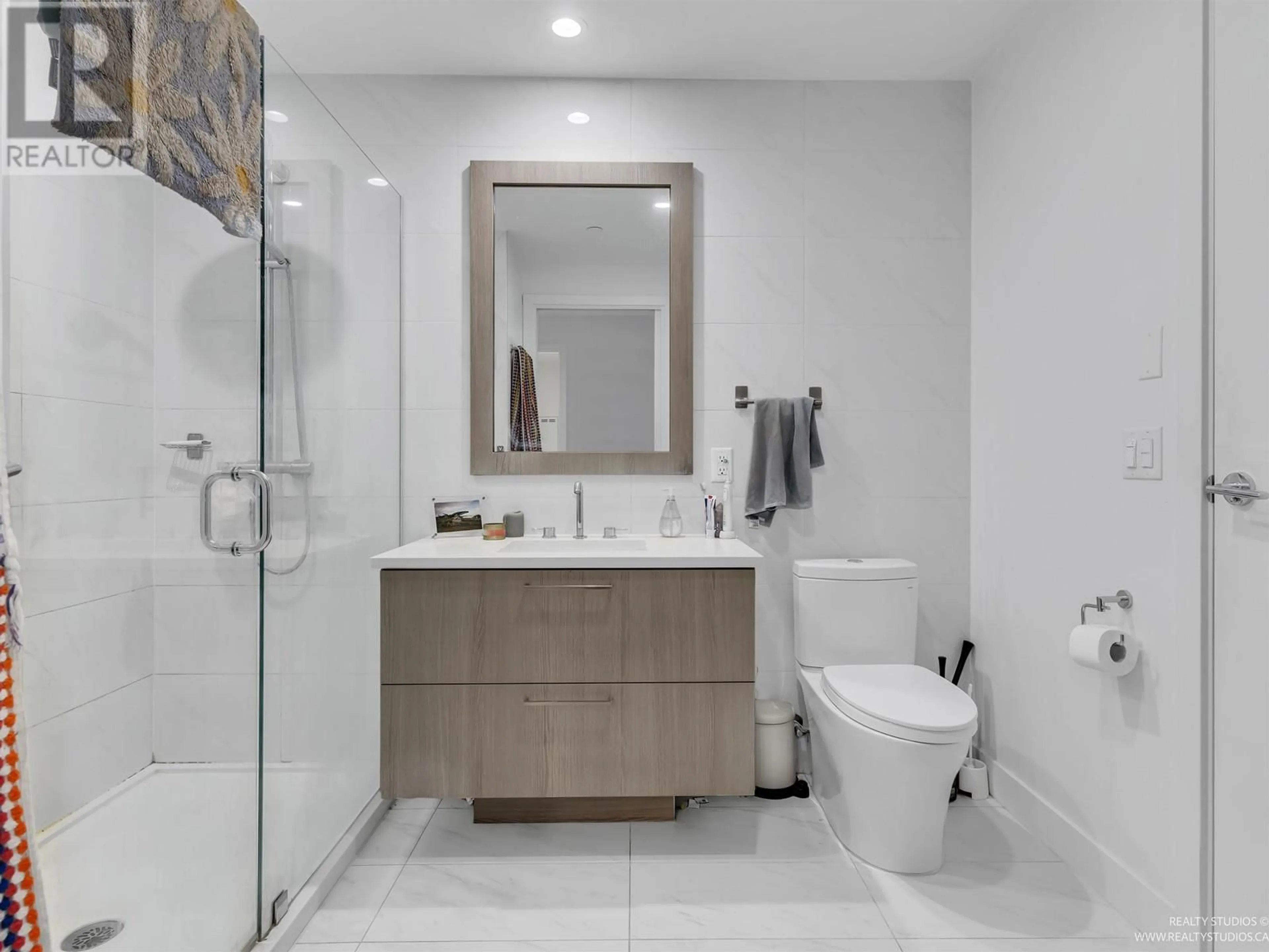 Standard bathroom, ceramic/tile floor for 214 - 707 EAST 3 STREET, North Vancouver British Columbia V7L1G8
