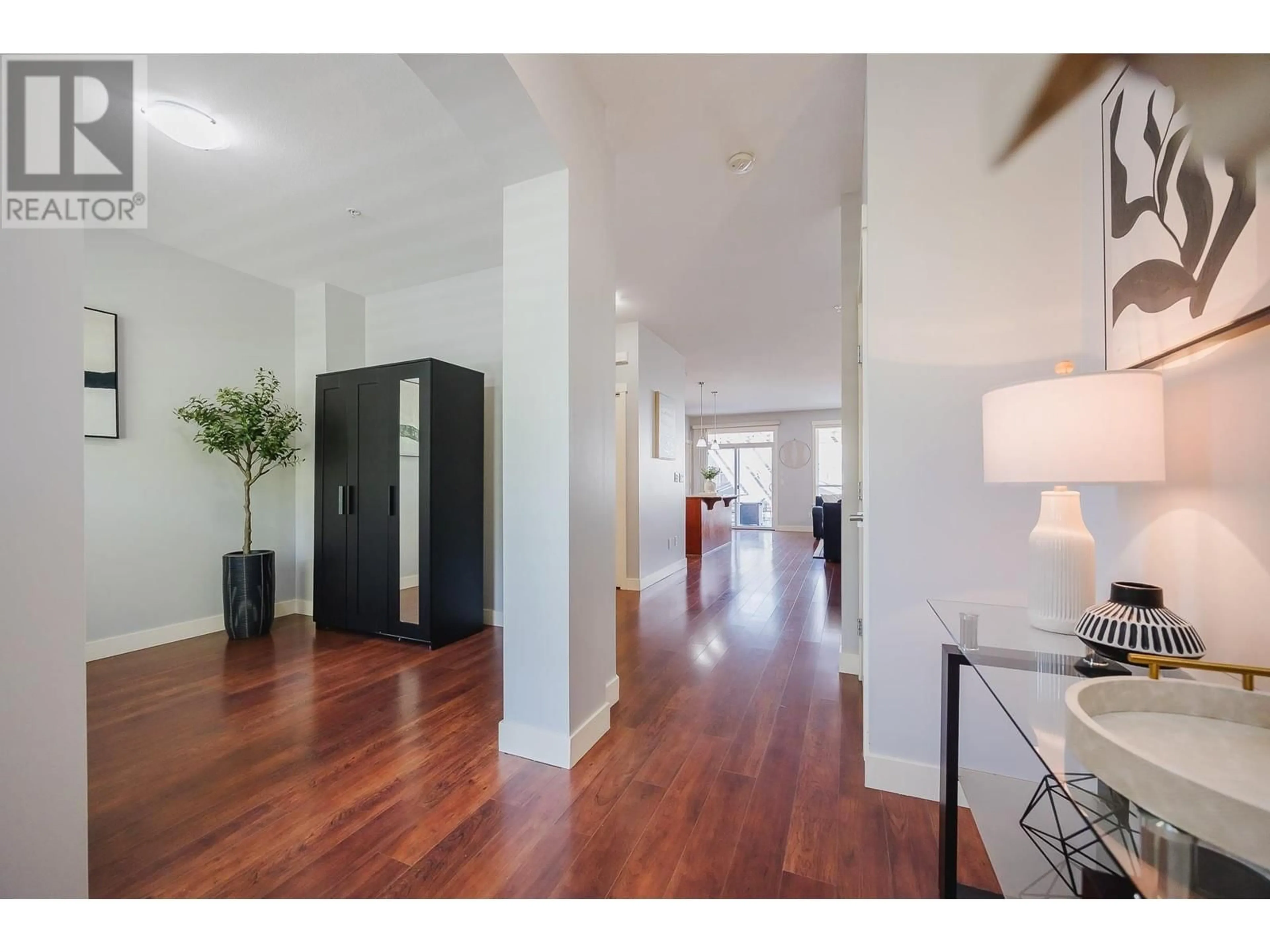 Indoor foyer for 23413 KANAKA WAY, Maple Ridge British Columbia V2W0B7