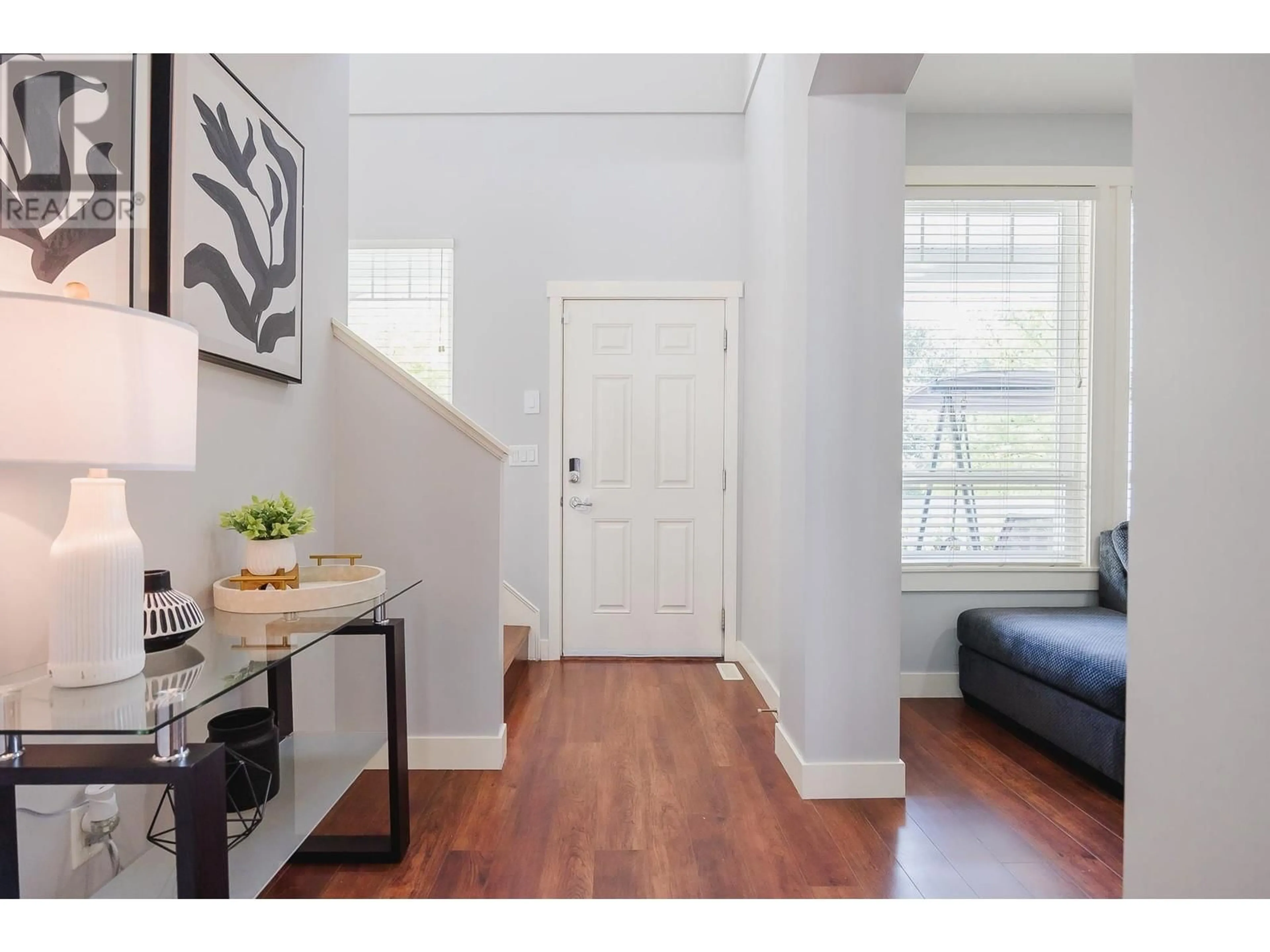Indoor entryway for 23413 KANAKA WAY, Maple Ridge British Columbia V2W0B7