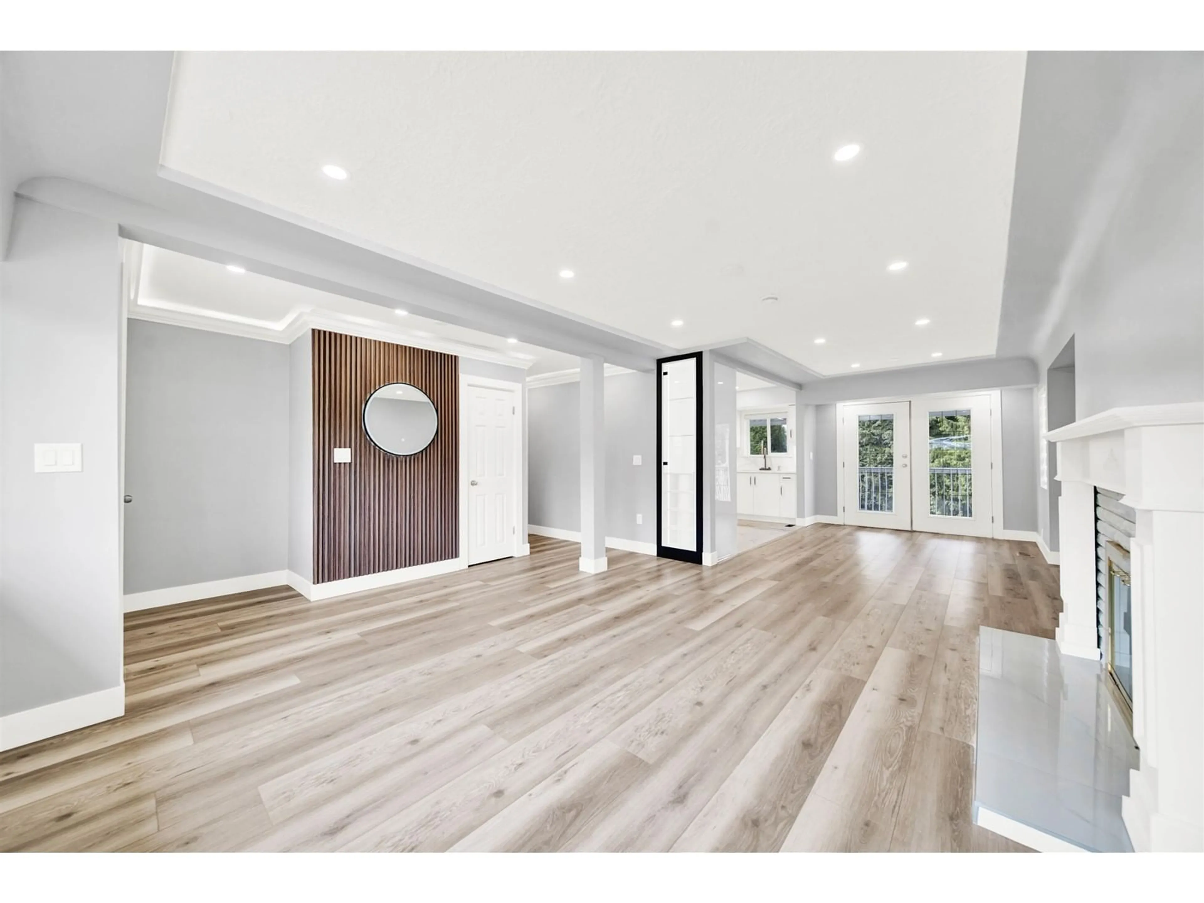 Indoor entryway for 10327 125, Surrey British Columbia V3V4Y6