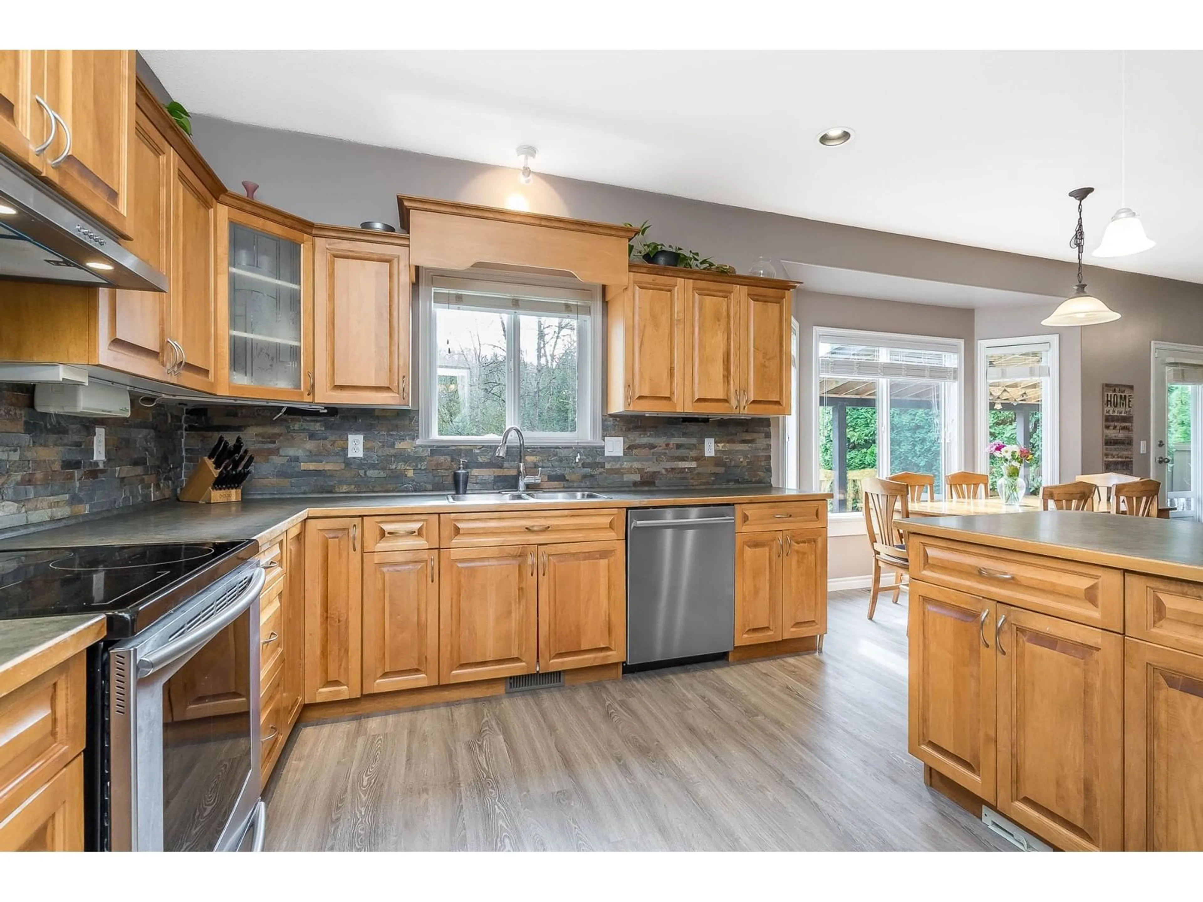 Open concept kitchen, unknown for 36264 ATWOOD, Abbotsford British Columbia V3G2Y8