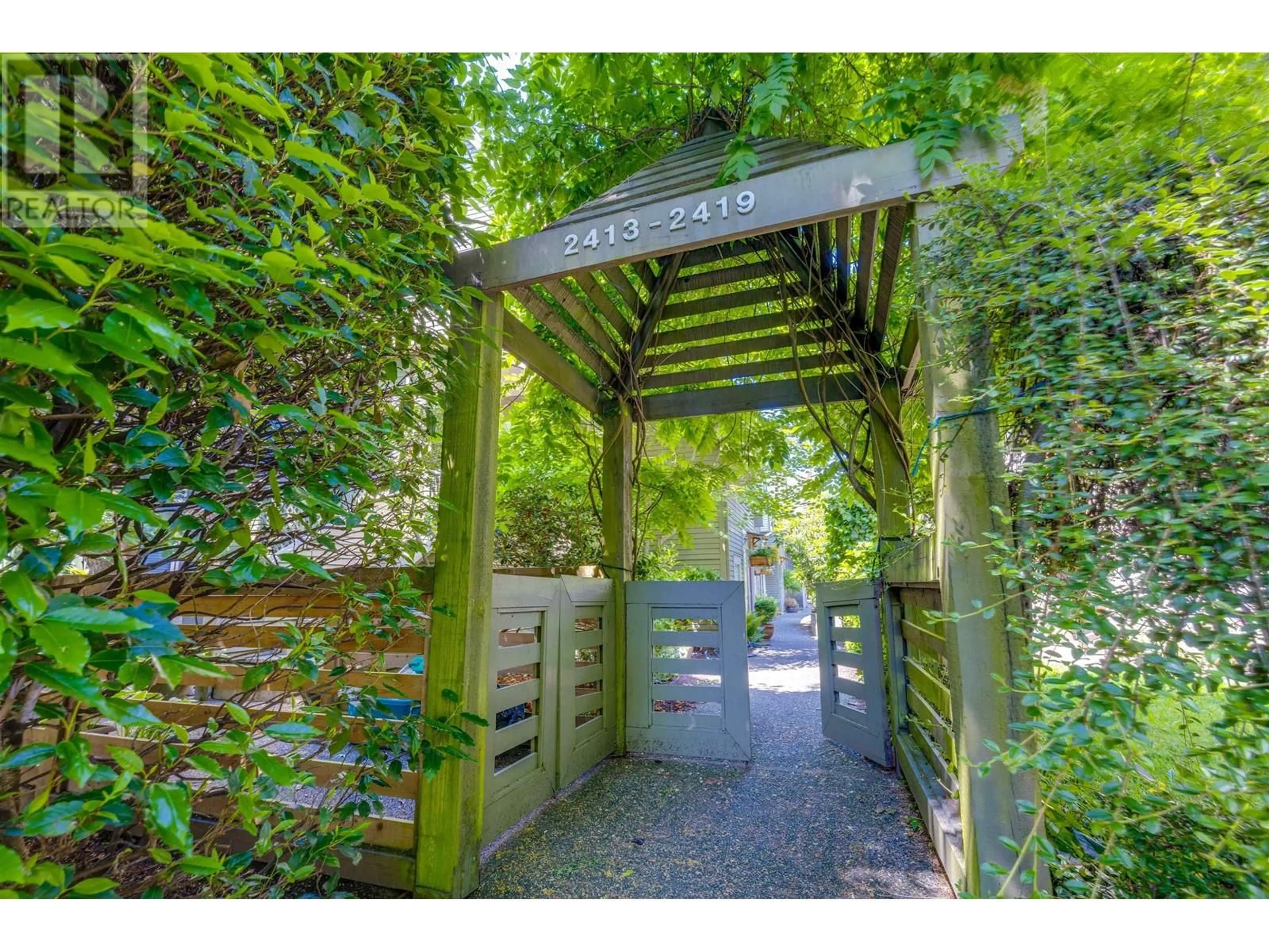 Indoor entryway for 2415 6TH AVENUE, Vancouver British Columbia V6K1W2