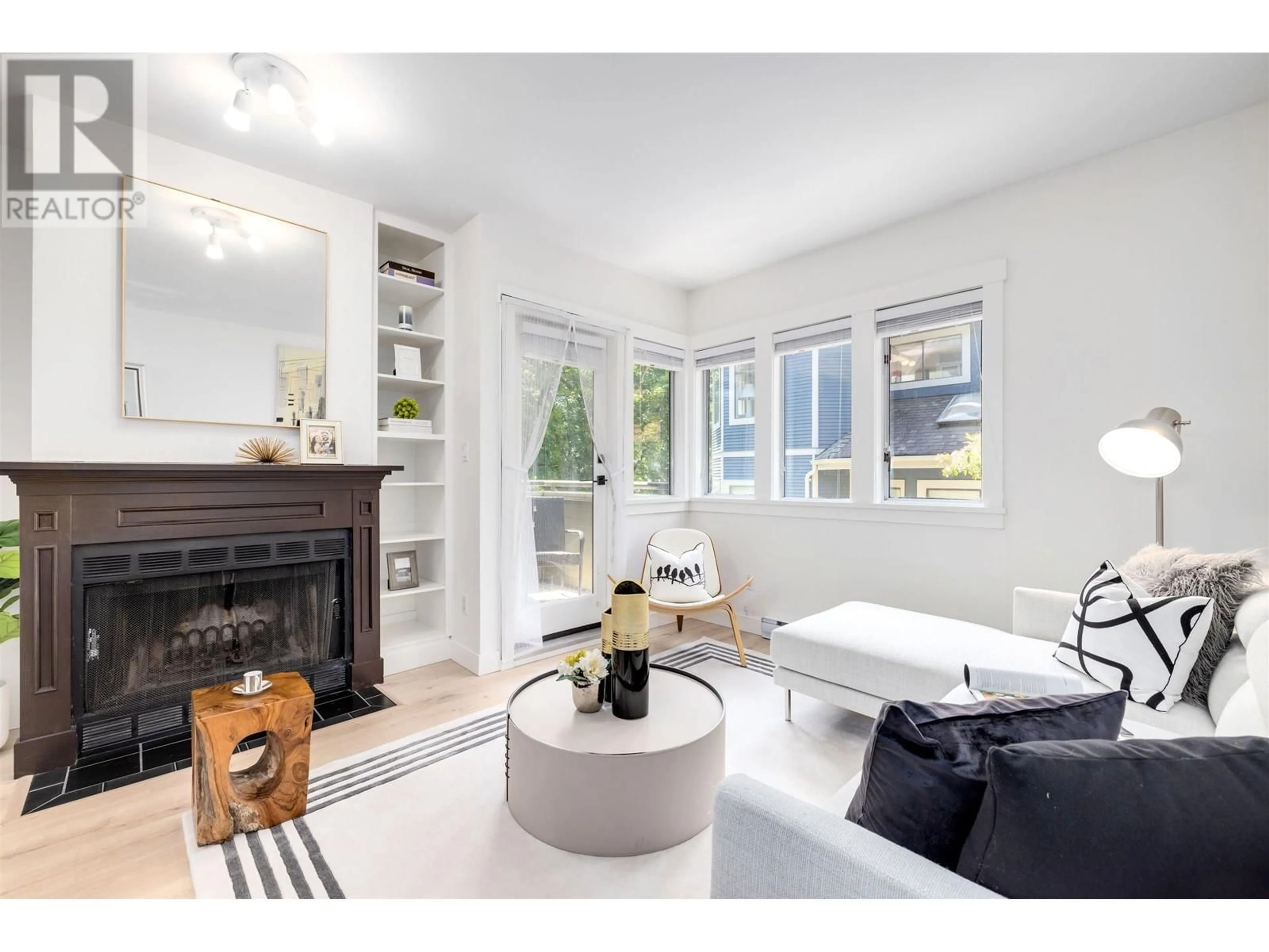 Unknown for 2415 6TH AVENUE, Vancouver British Columbia V6K1W2