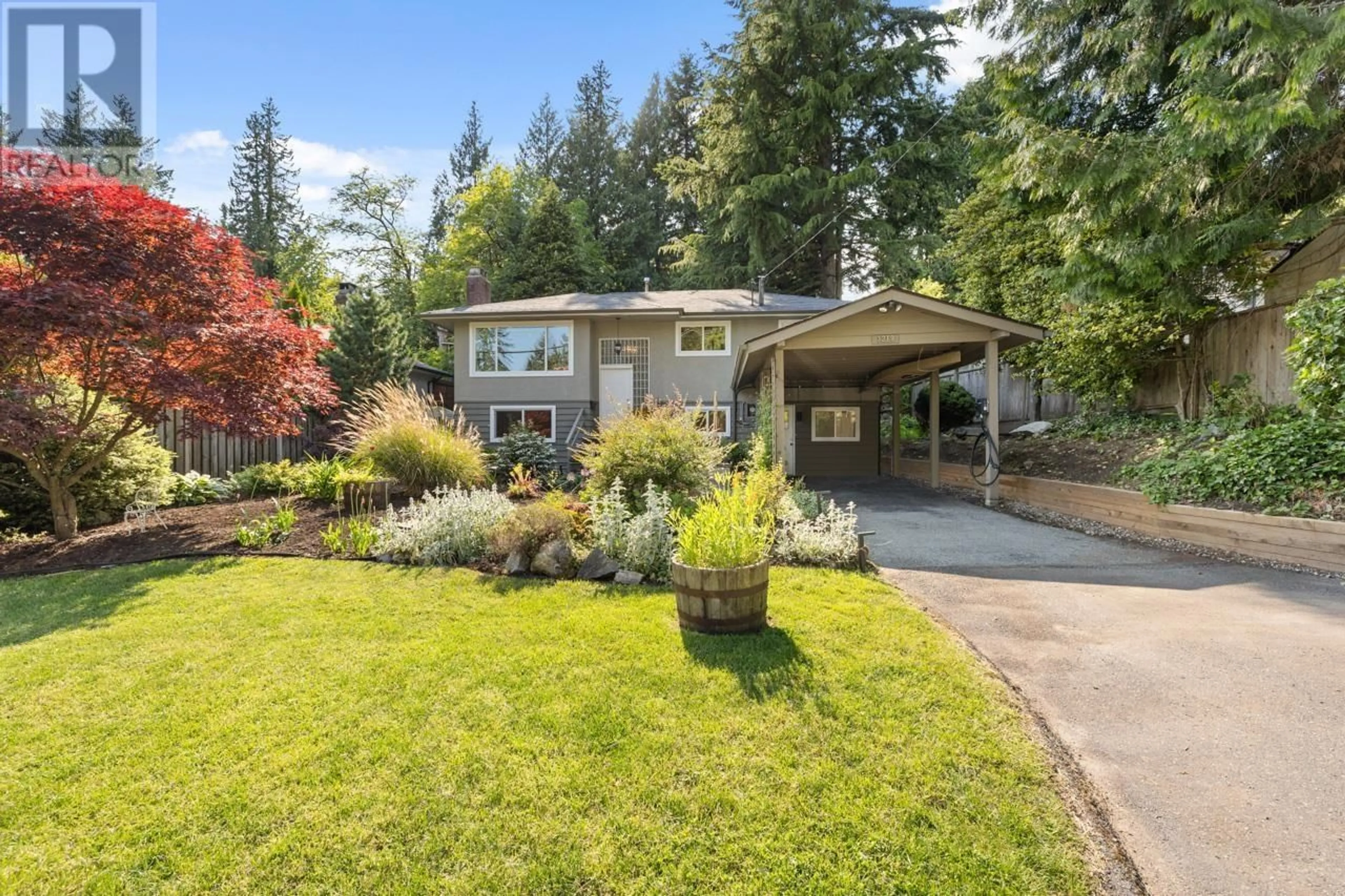 Home with vinyl exterior material, street for 3219 ROYAL AVENUE, North Vancouver British Columbia V7K1Y7