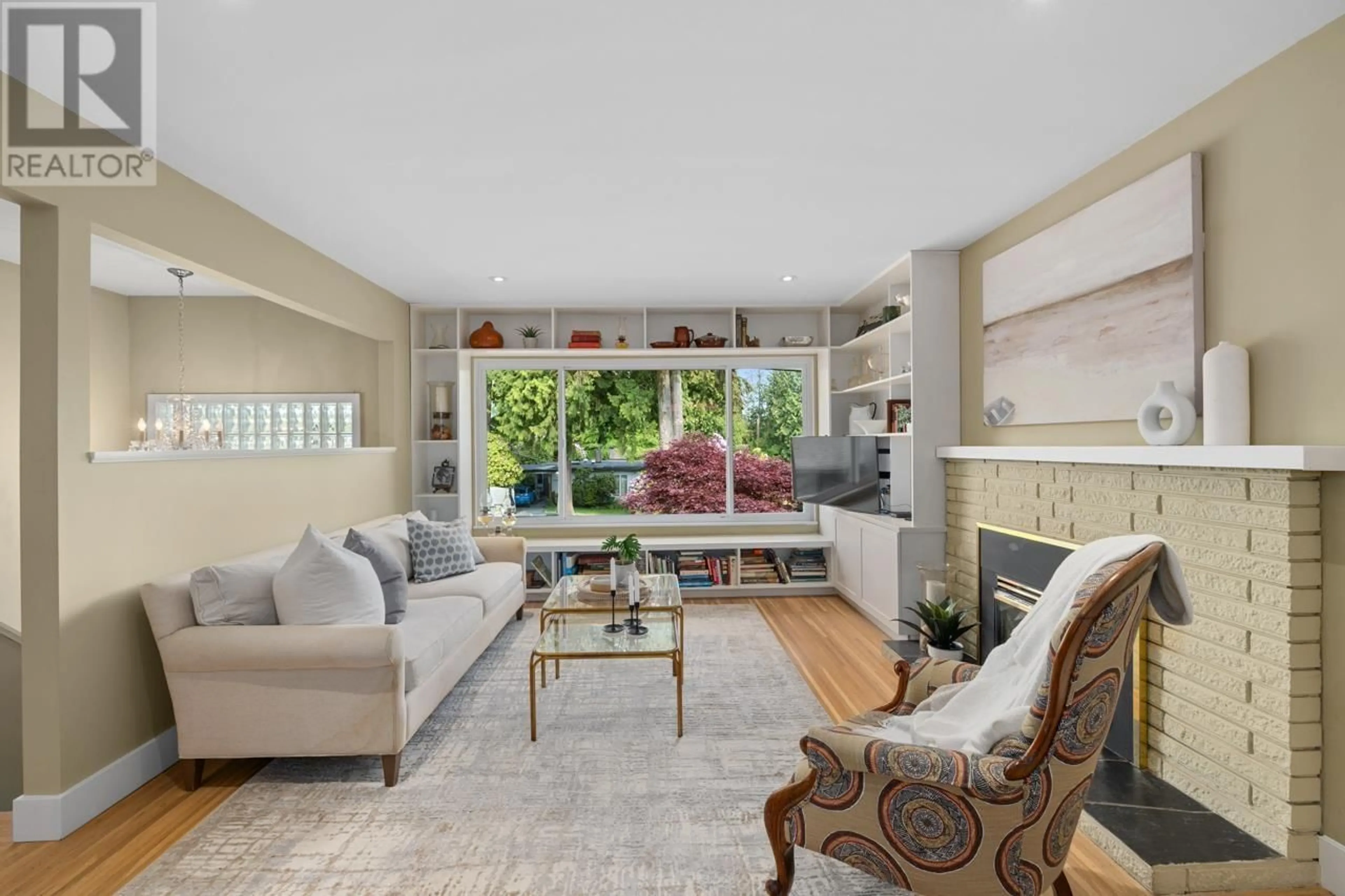 Living room with furniture, unknown for 3219 ROYAL AVENUE, North Vancouver British Columbia V7K1Y7