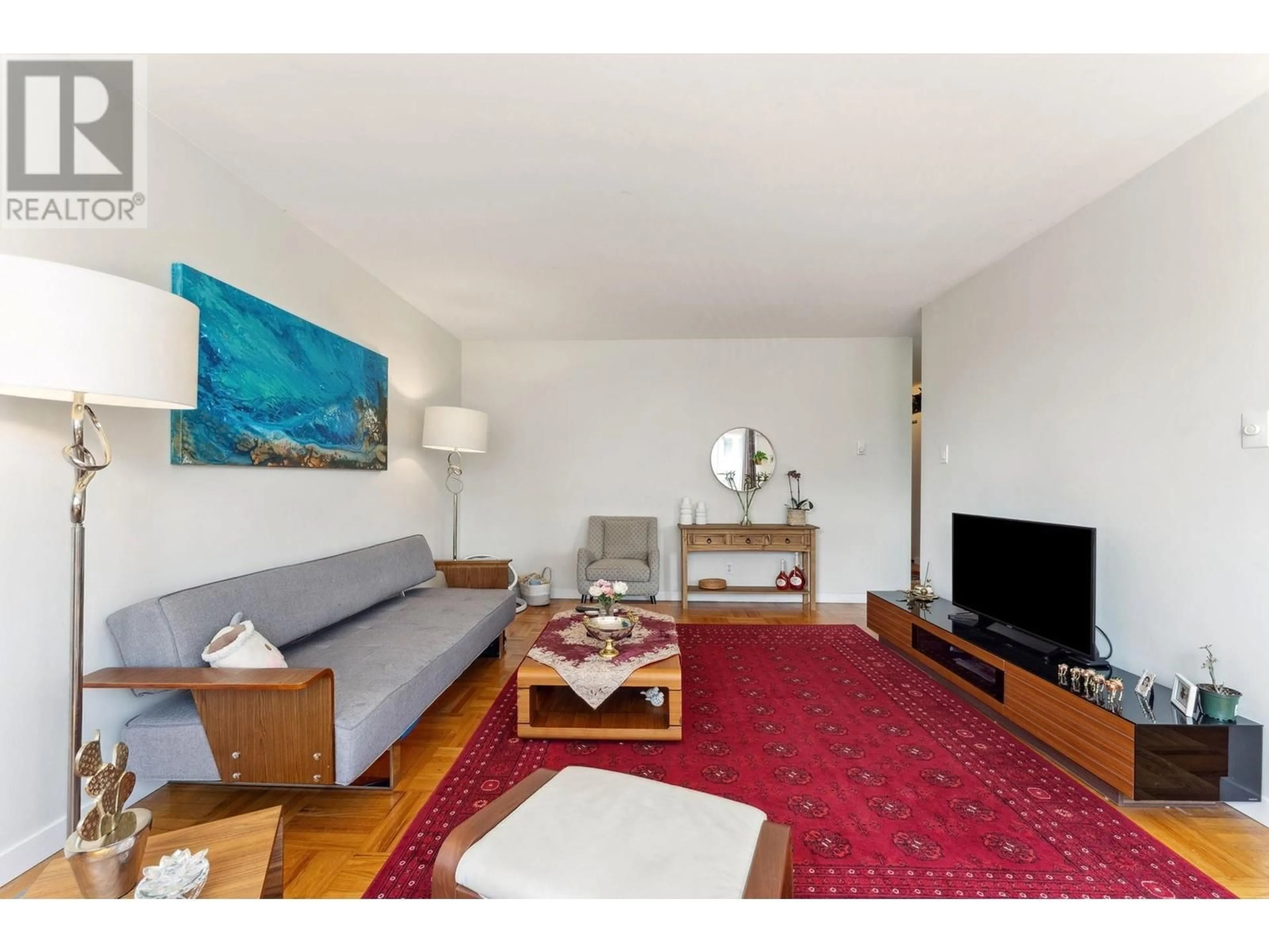 Living room with furniture, unknown for 205 - 1750 ESQUIMALT AVENUE, West Vancouver British Columbia V7V1R8