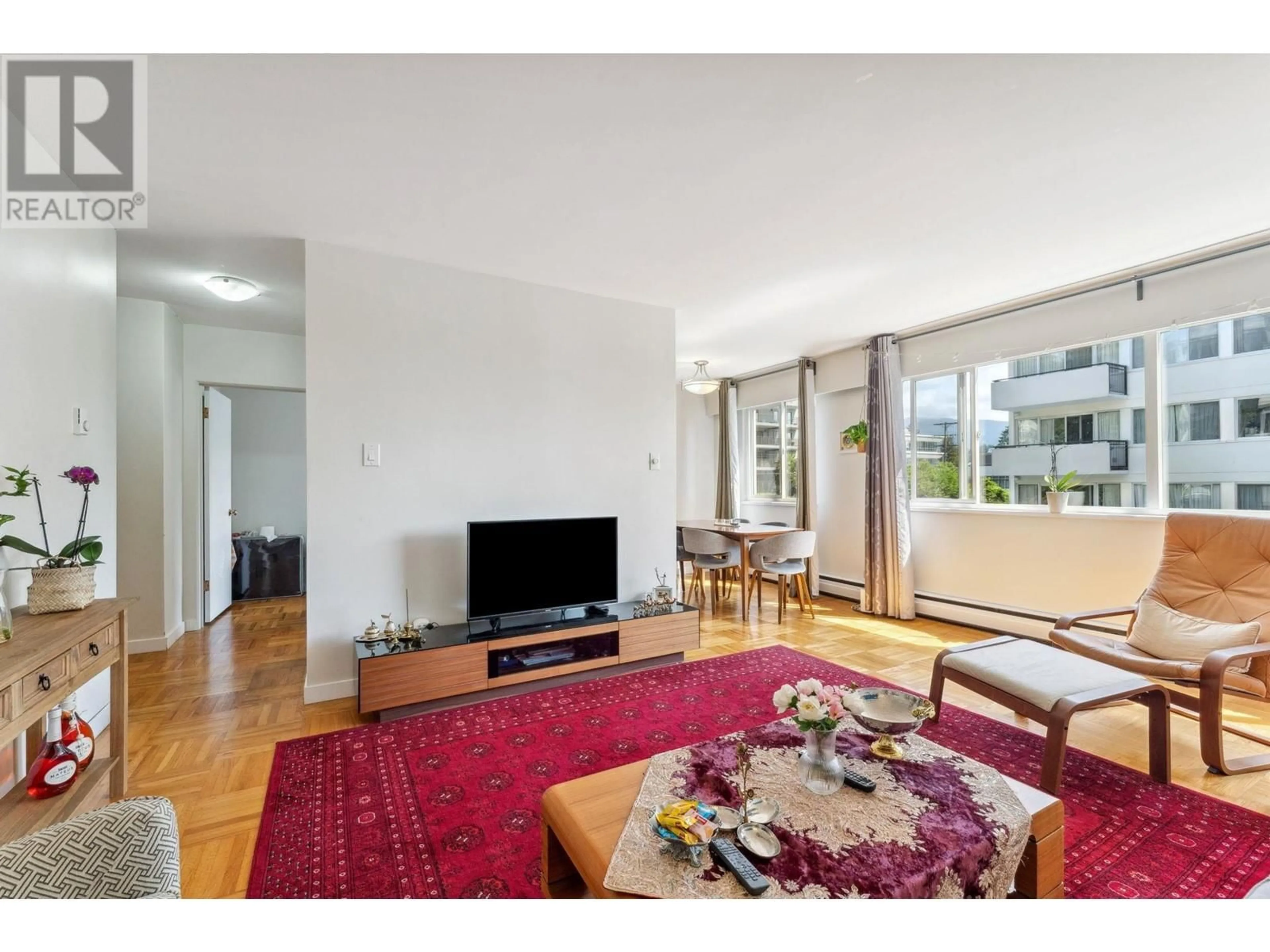 Living room with furniture, unknown for 205 - 1750 ESQUIMALT AVENUE, West Vancouver British Columbia V7V1R8