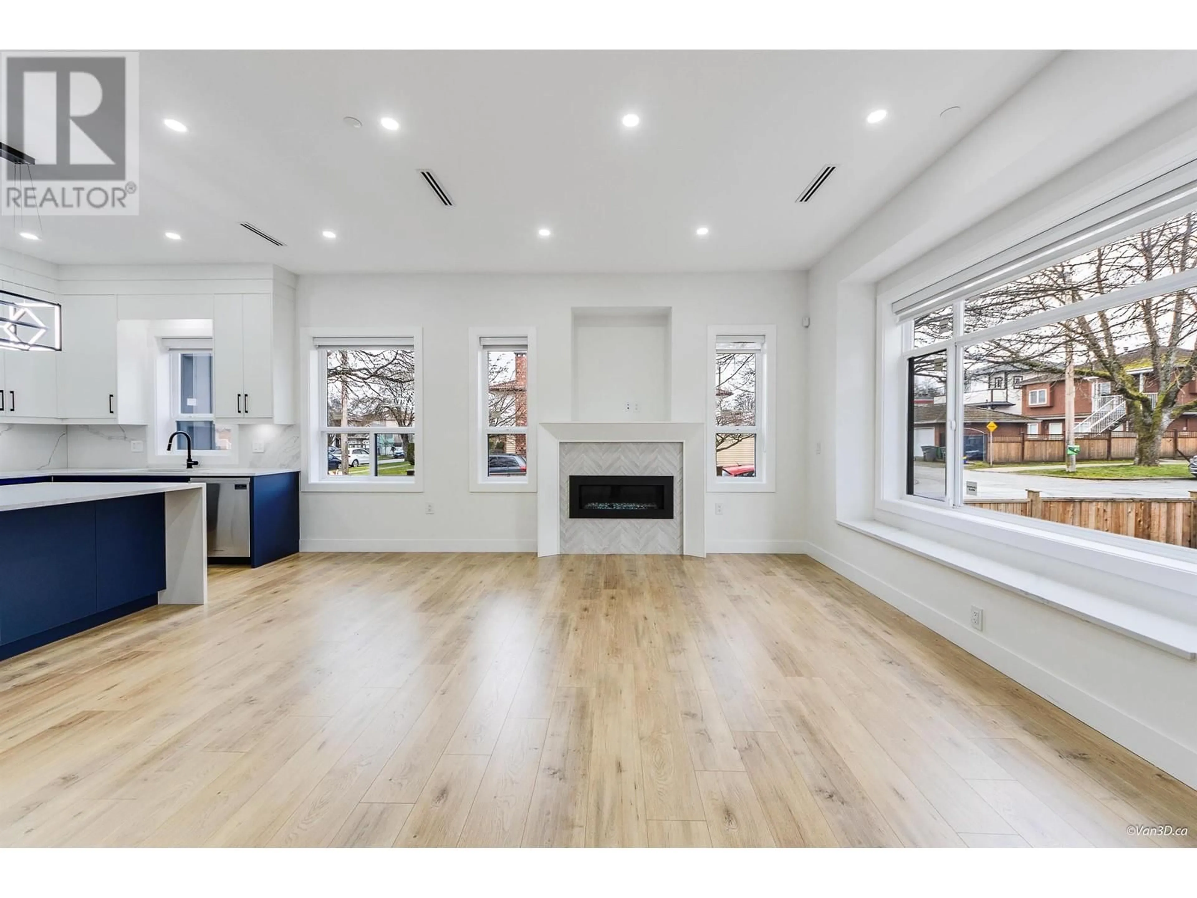 A pic of a room for 2995 17TH AVENUE, Vancouver British Columbia V5M2N4