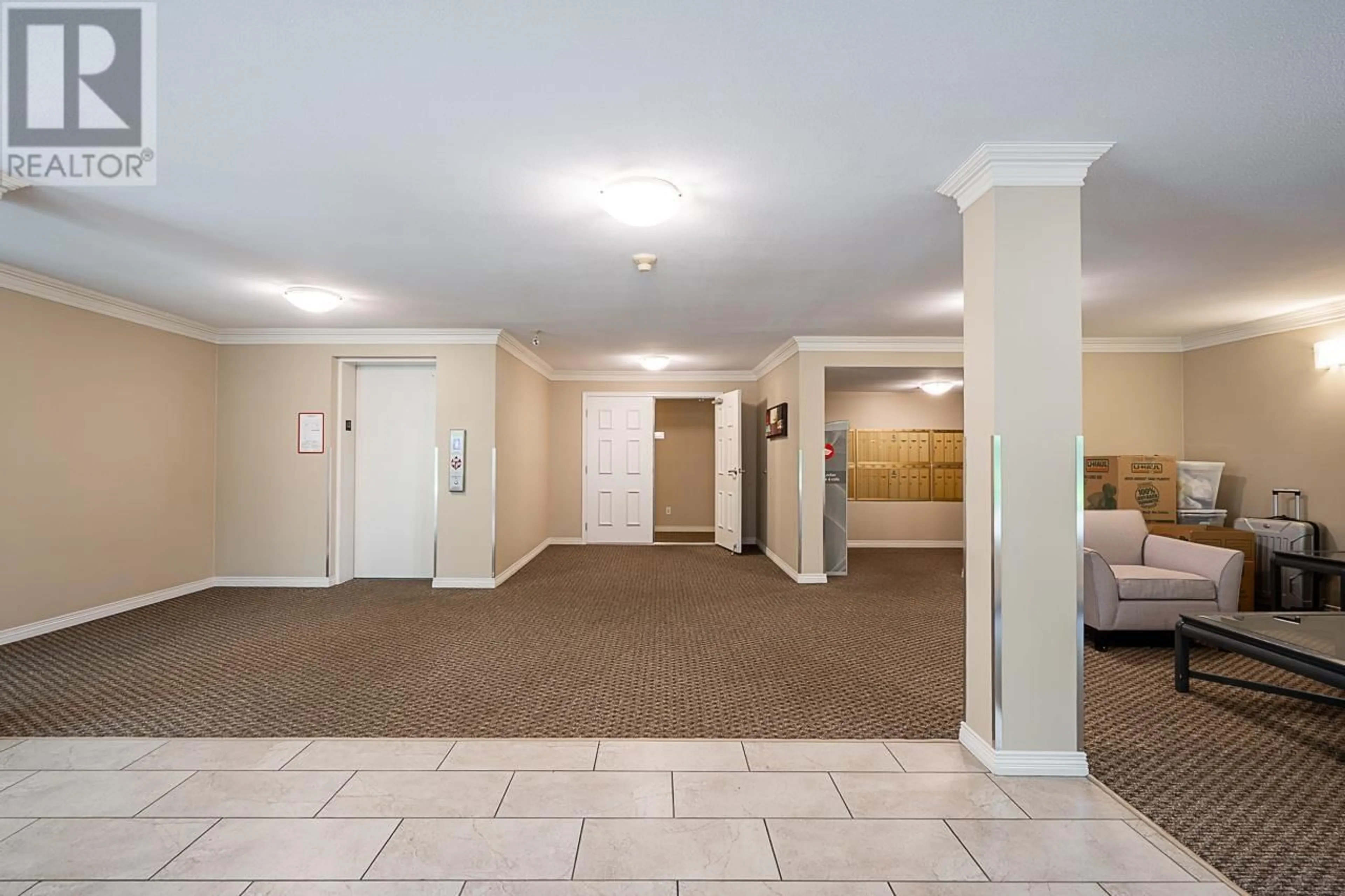 Indoor foyer for 223 - 6707 SOUTHPOINT DRIVE, Burnaby British Columbia V3N4V8