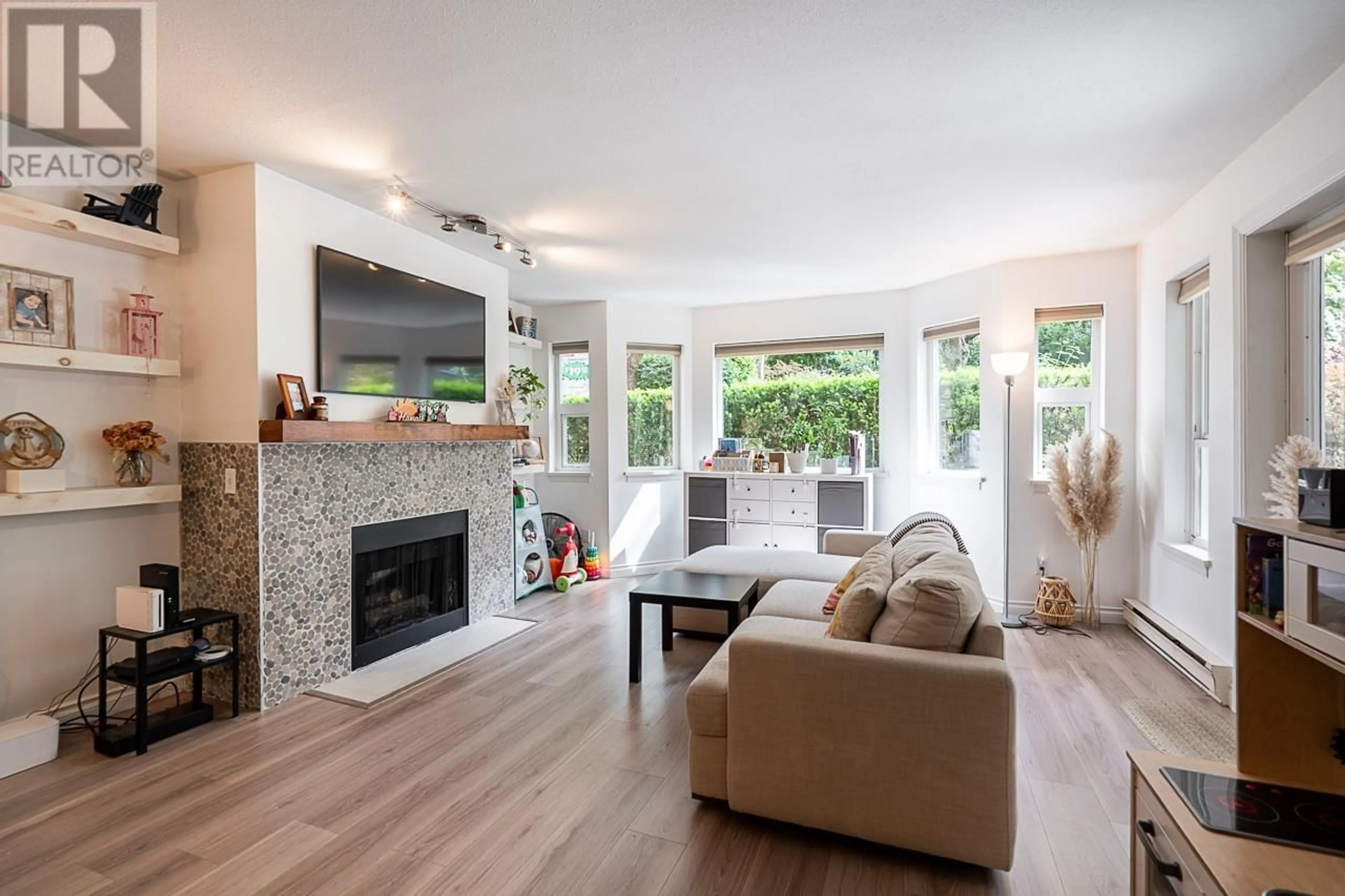 Living room with furniture, unknown for 223 - 6707 SOUTHPOINT DRIVE, Burnaby British Columbia V3N4V8
