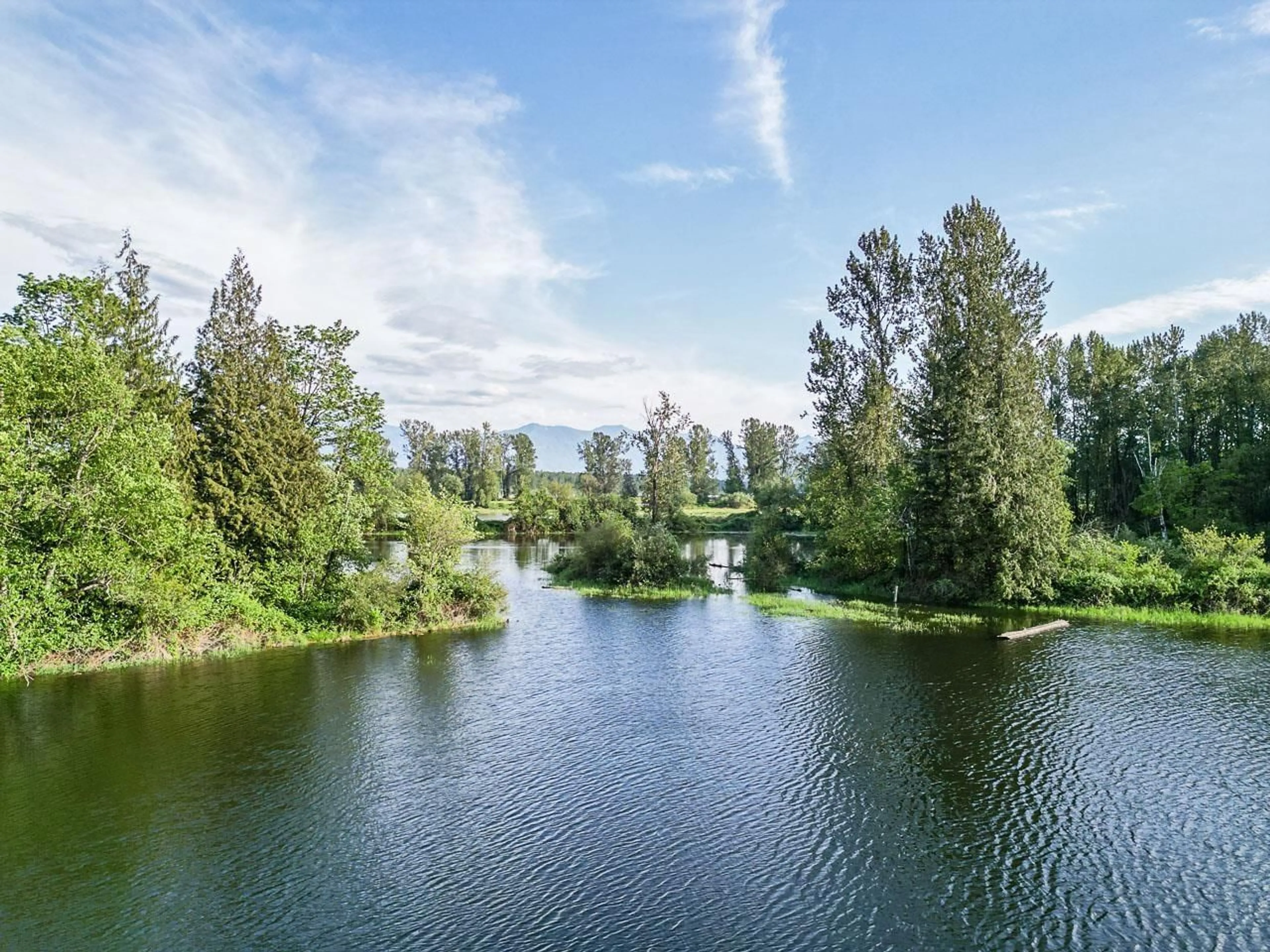 A pic from outside/outdoor area/front of a property/back of a property/a pic from drone, water/lake/river/ocean view for 44190 MALCOLM, Mission British Columbia V0M1N0
