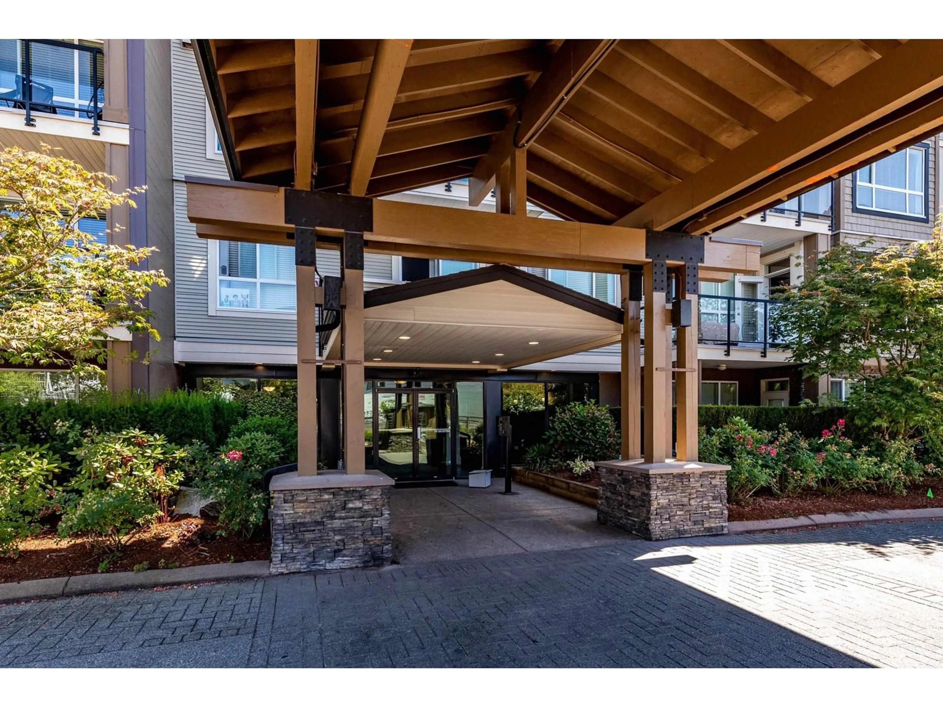 Indoor foyer for 218 - 32729 GARIBALDI, Abbotsford British Columbia V2T0A6