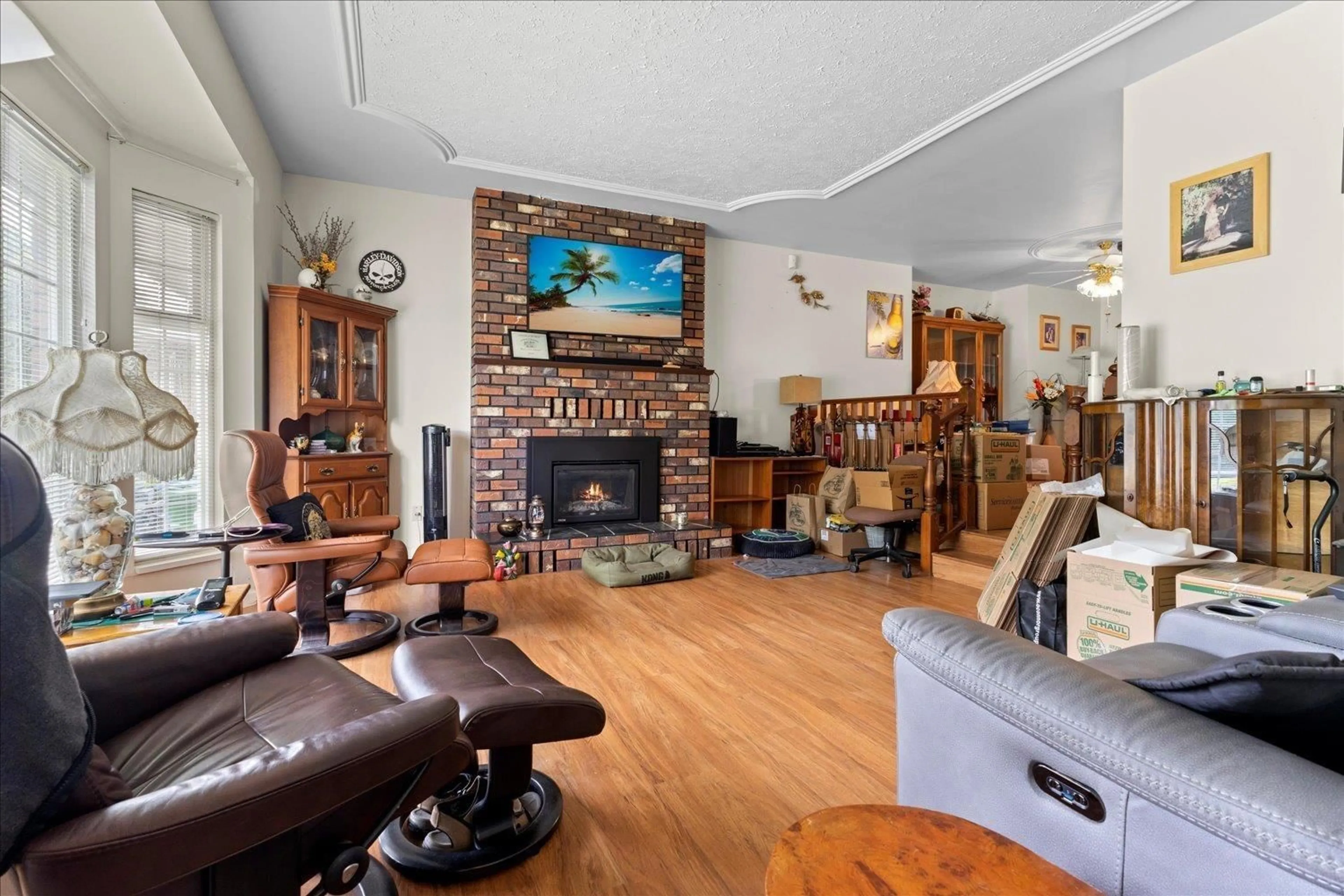 Living room with furniture, unknown for 2221 BEVAN, Abbotsford British Columbia V2T3Z4