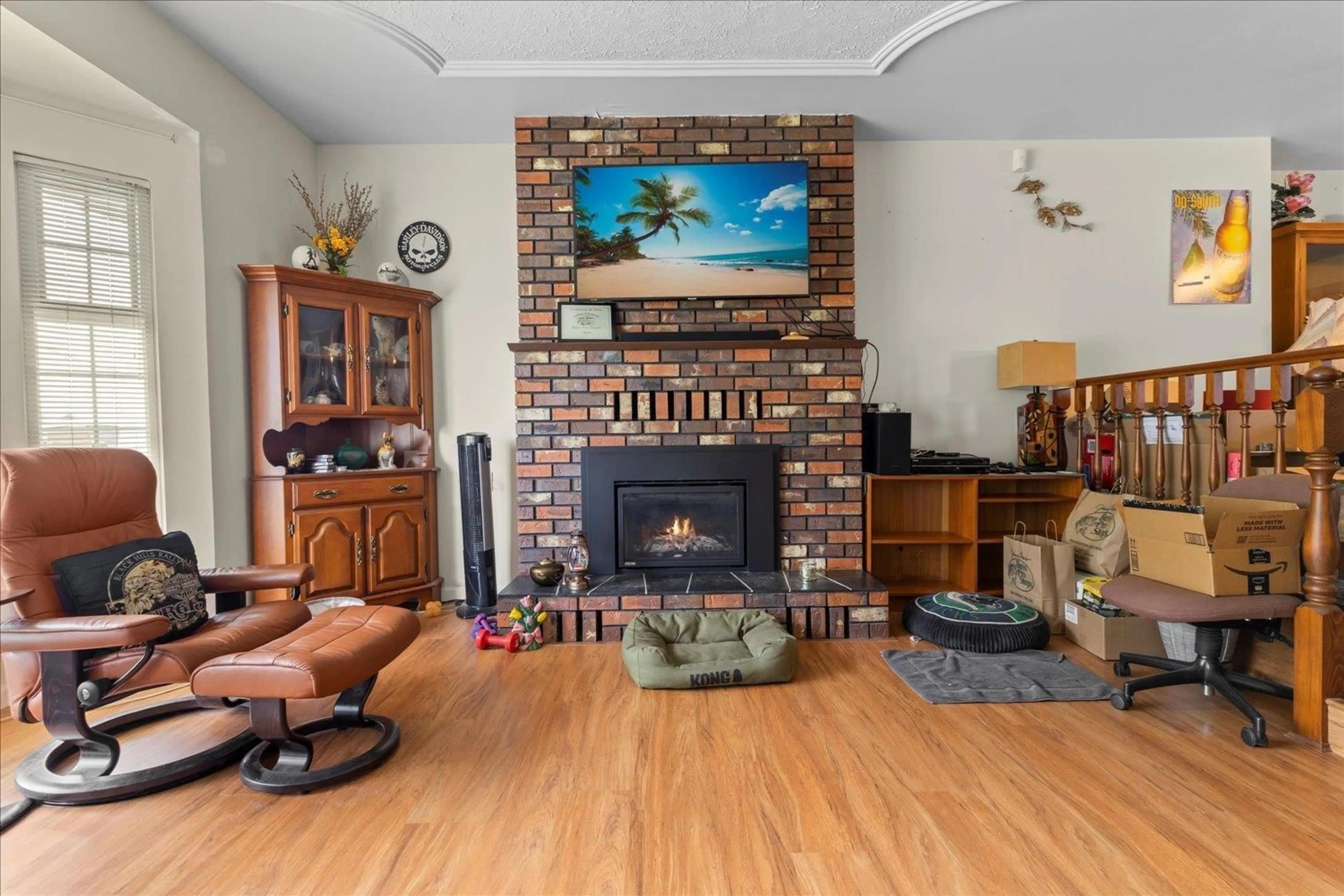 Living room with furniture, unknown for 2221 BEVAN, Abbotsford British Columbia V2T3Z4