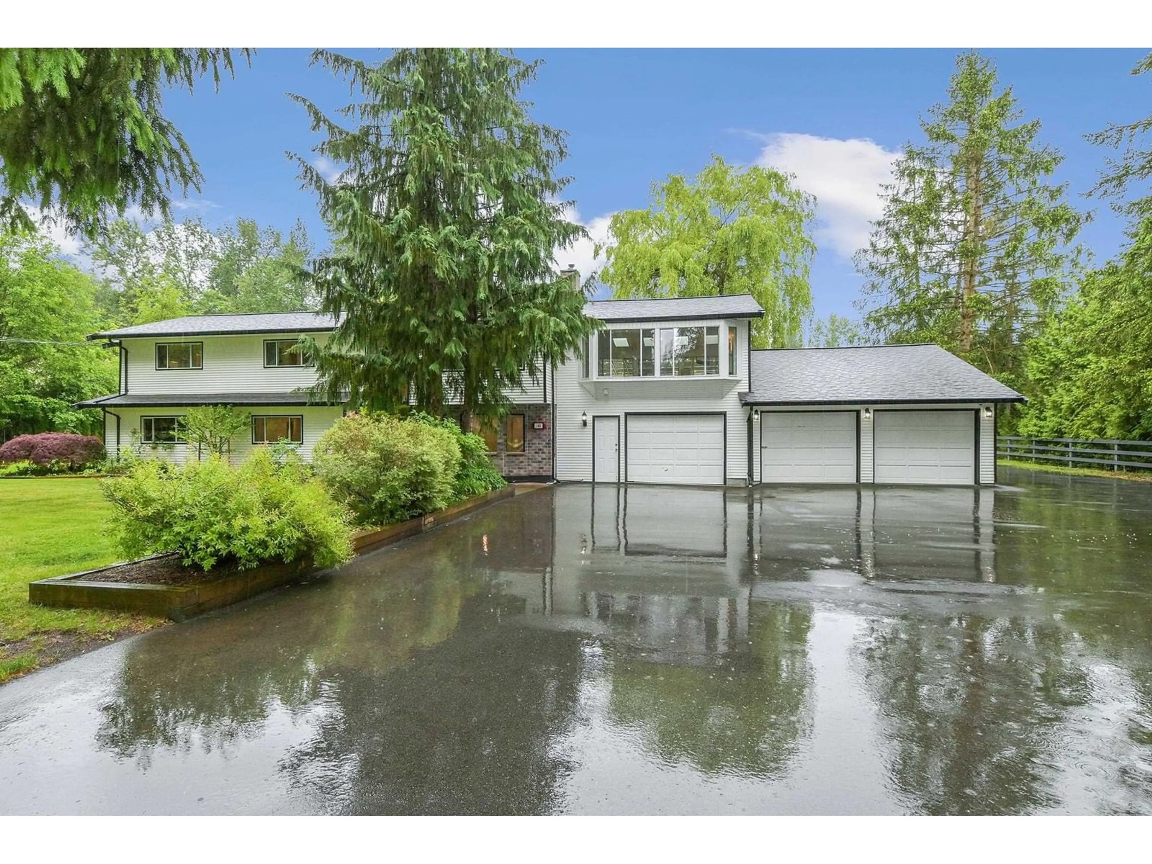 A pic from outside/outdoor area/front of a property/back of a property/a pic from drone, water/lake/river/ocean view for 148 CLOVERMEADOW, Langley British Columbia V2Z2R1